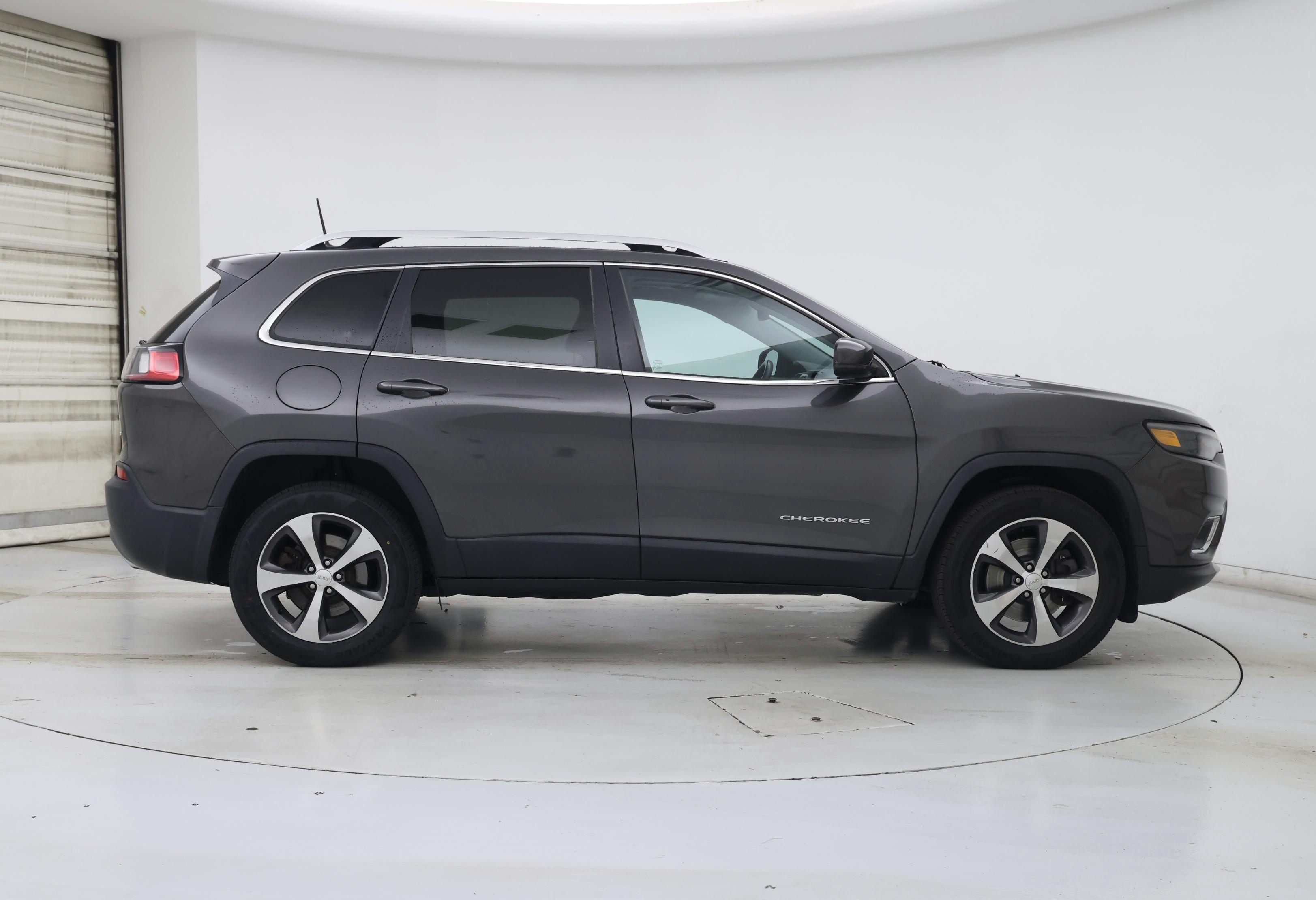 Thumbnail: 2019 Jeep Cherokee - 7