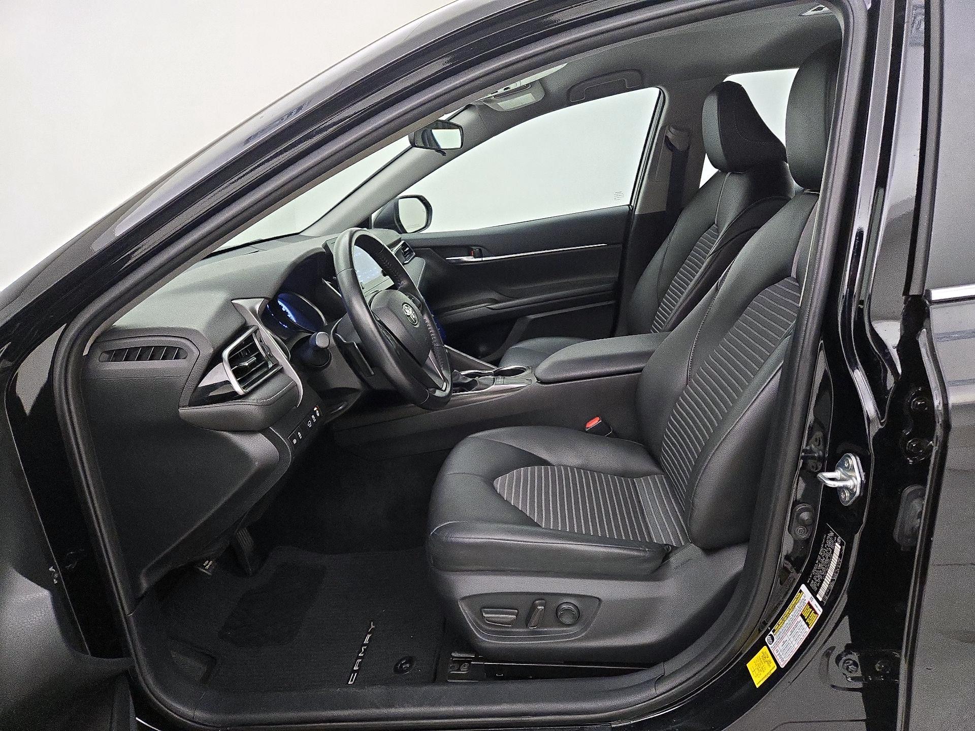 Thumbnail: 2022 Toyota Camry - 11