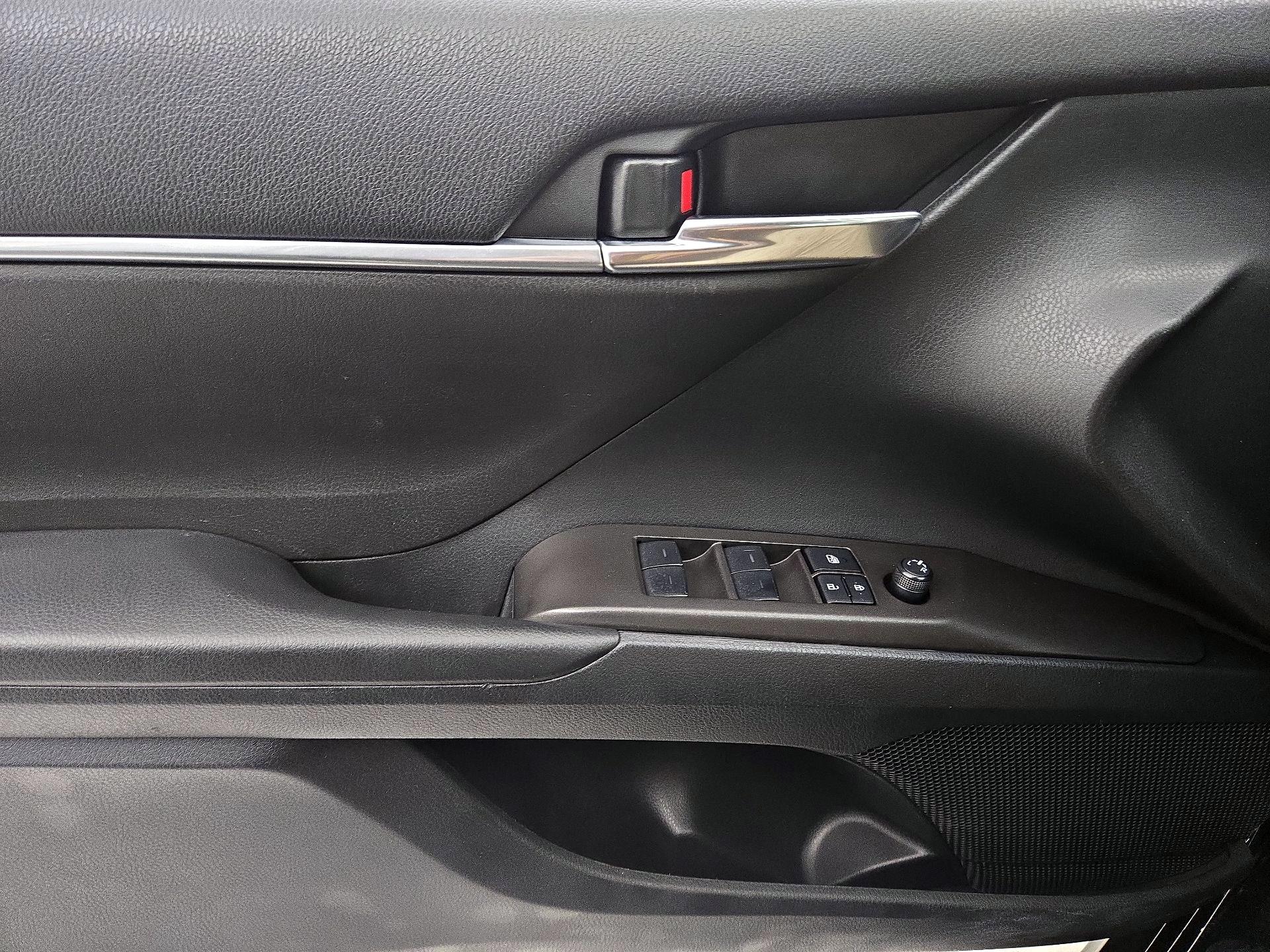 Thumbnail: 2022 Toyota Camry - 12