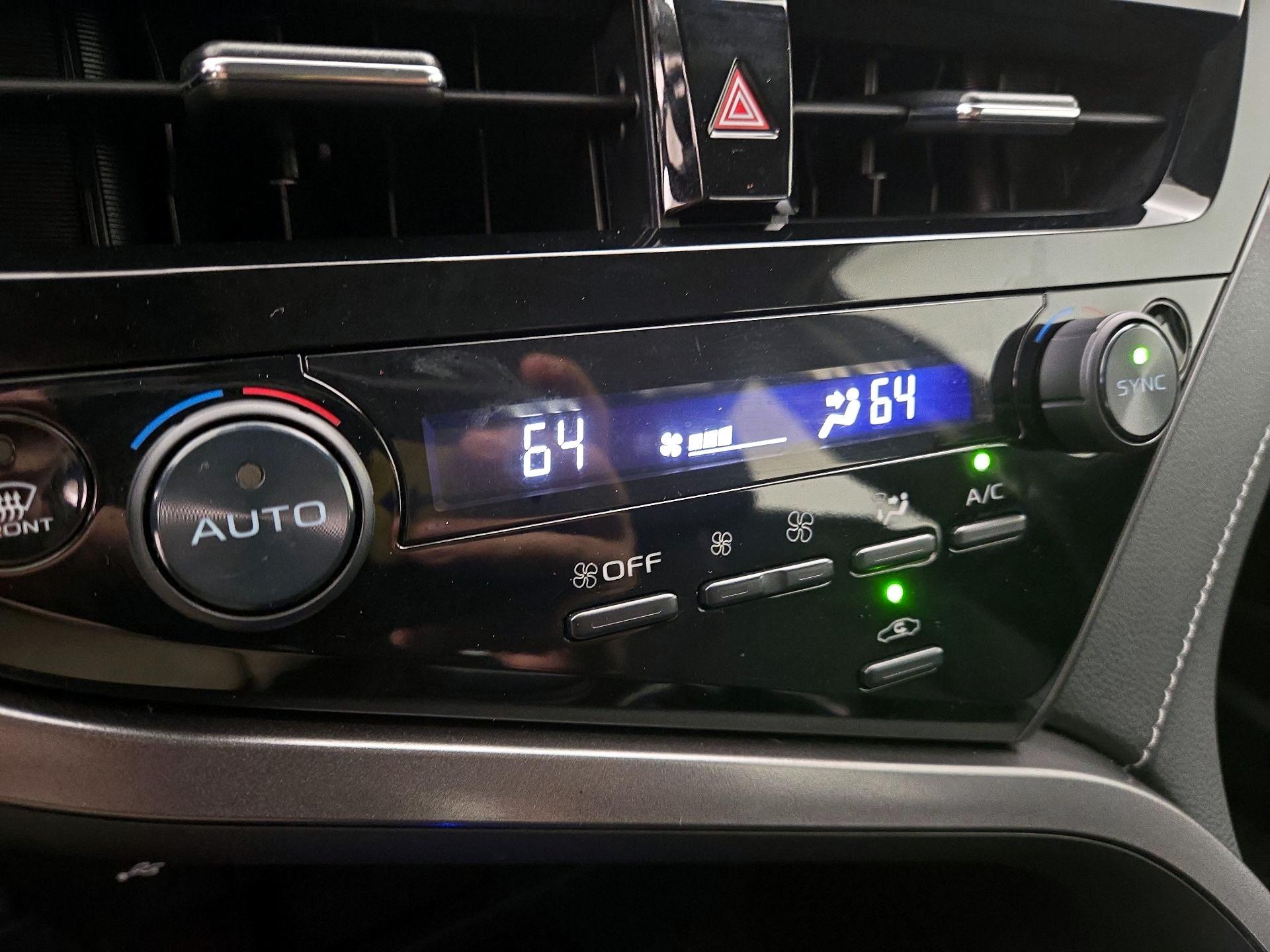 Thumbnail: 2022 Toyota Camry - 16