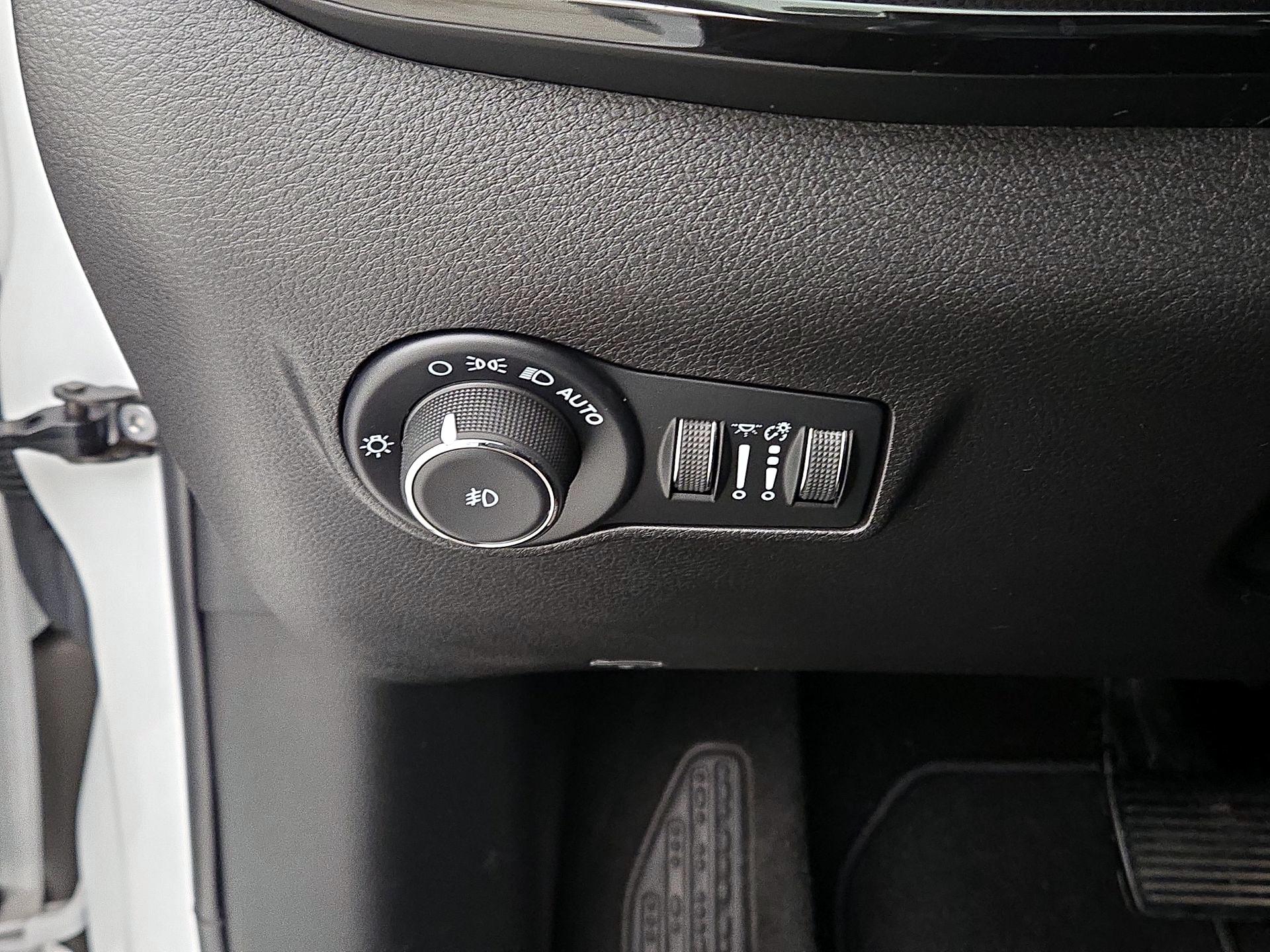 Thumbnail: 2022 Jeep Compass - 13