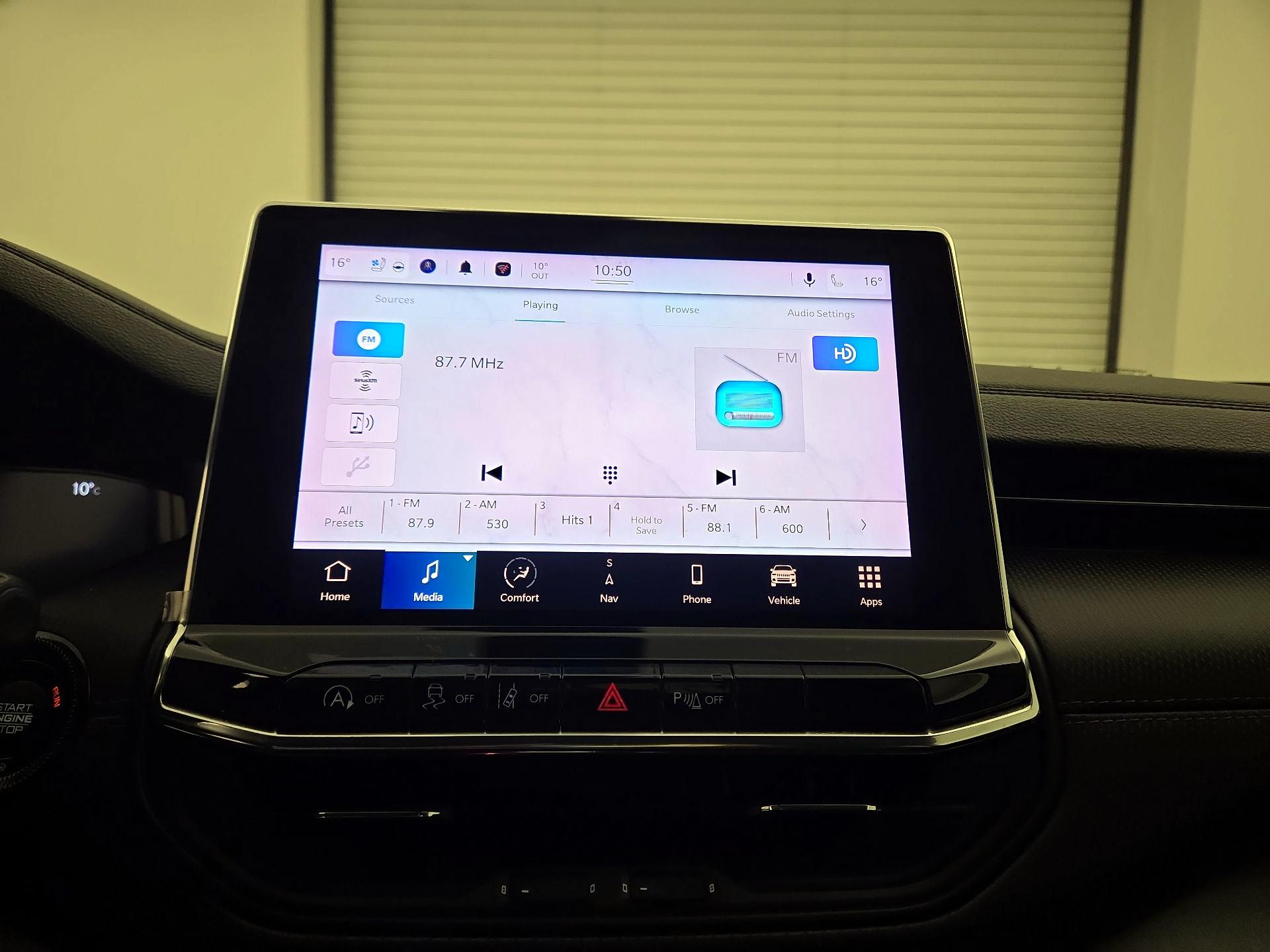 Thumbnail: 2022 Jeep Compass - 16