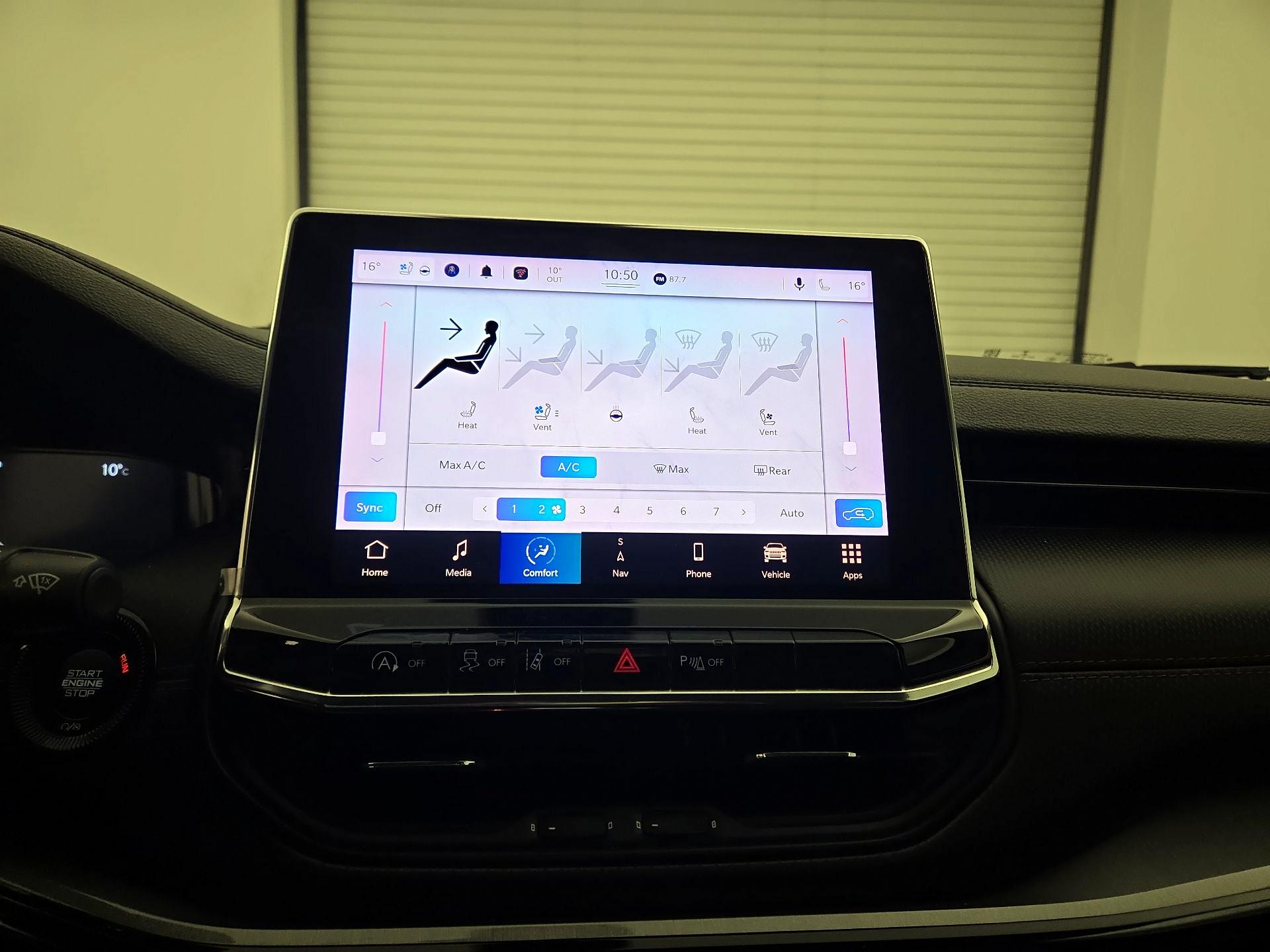 Thumbnail: 2022 Jeep Compass - 17