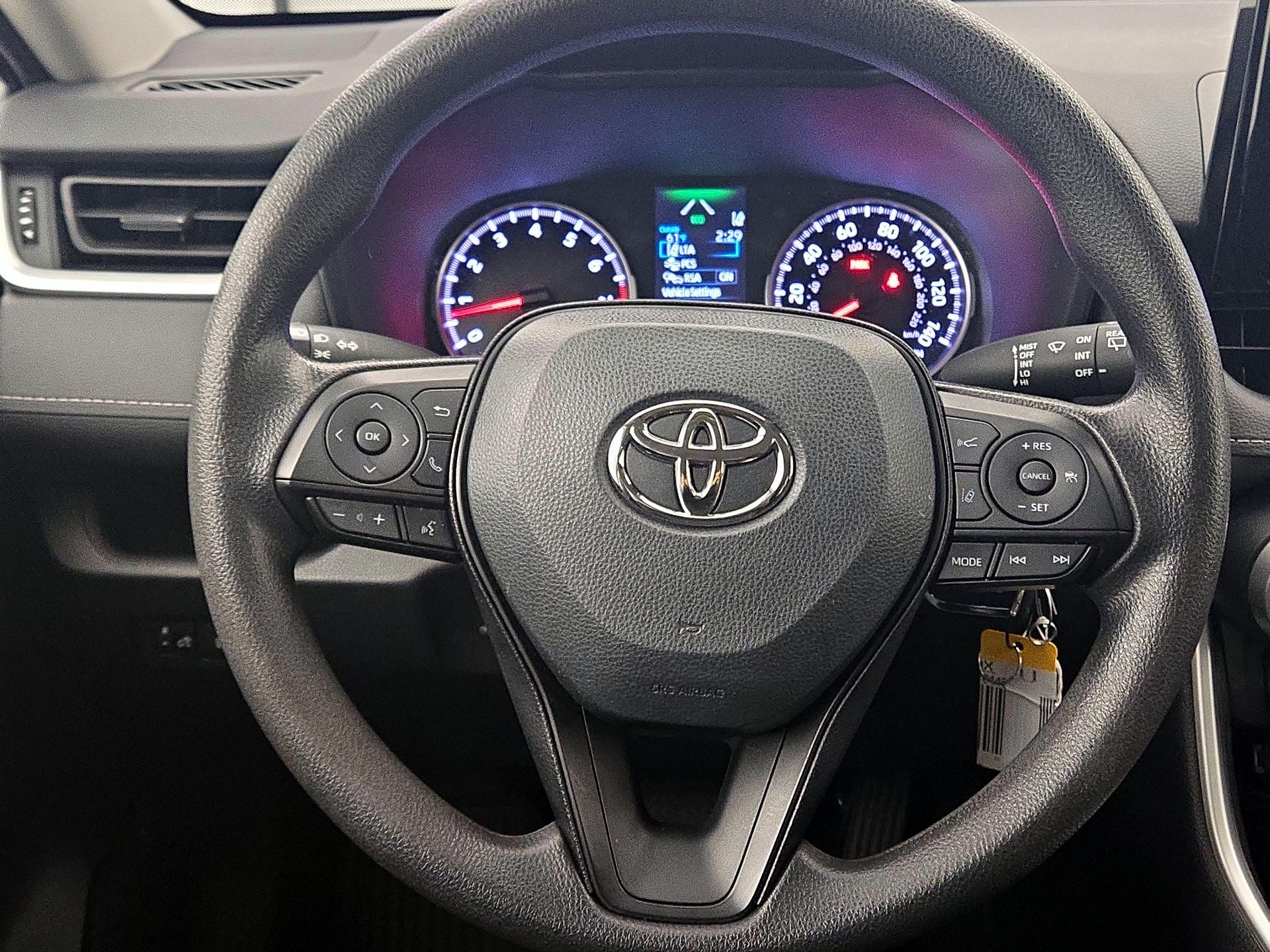 Thumbnail: 2022 Toyota RAV4 - 10