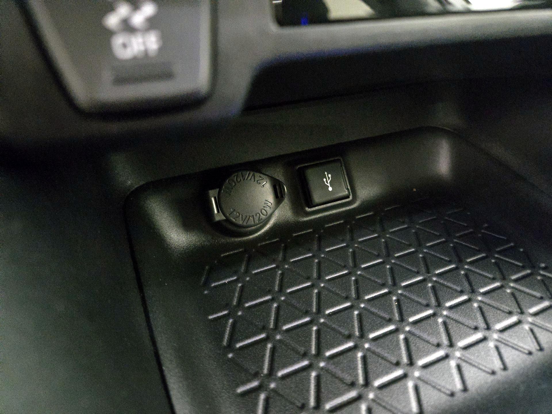 Thumbnail: 2022 Toyota RAV4 - 18