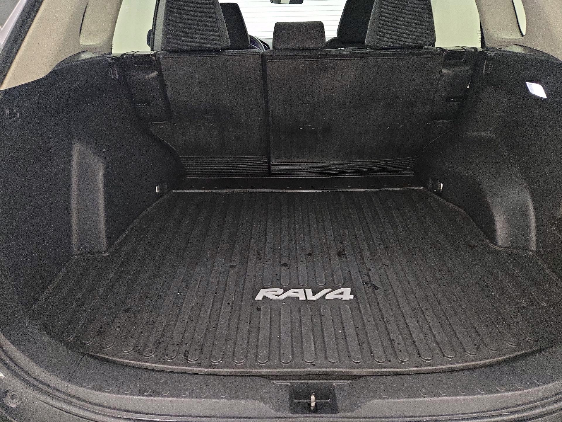 Thumbnail: 2022 Toyota RAV4 - 20