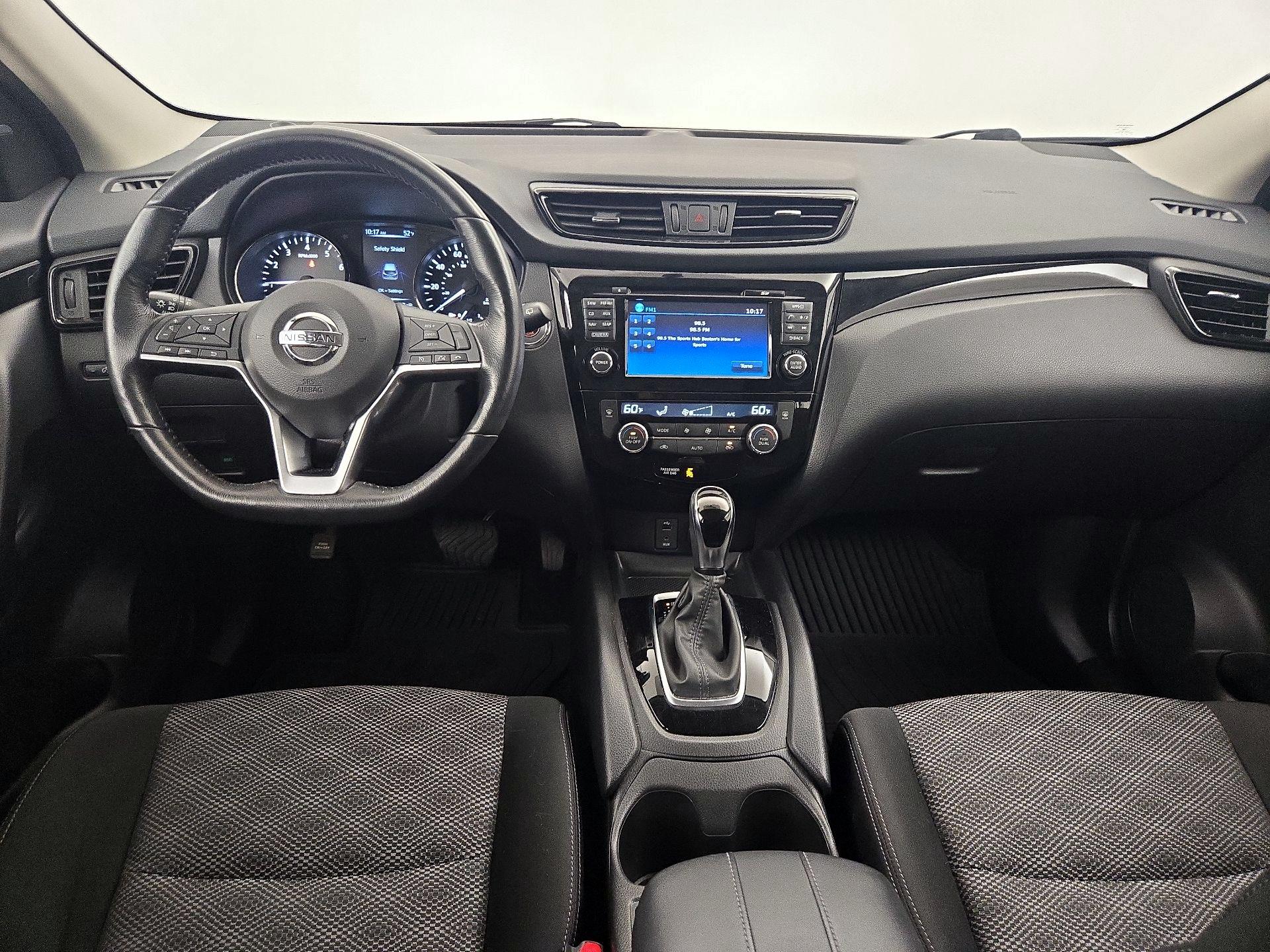 Thumbnail: 2017 Nissan Rogue Sport - 9