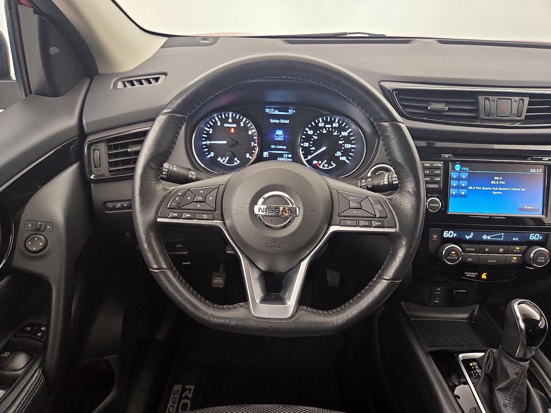 Thumbnail: 2017 Nissan Rogue Sport - 10
