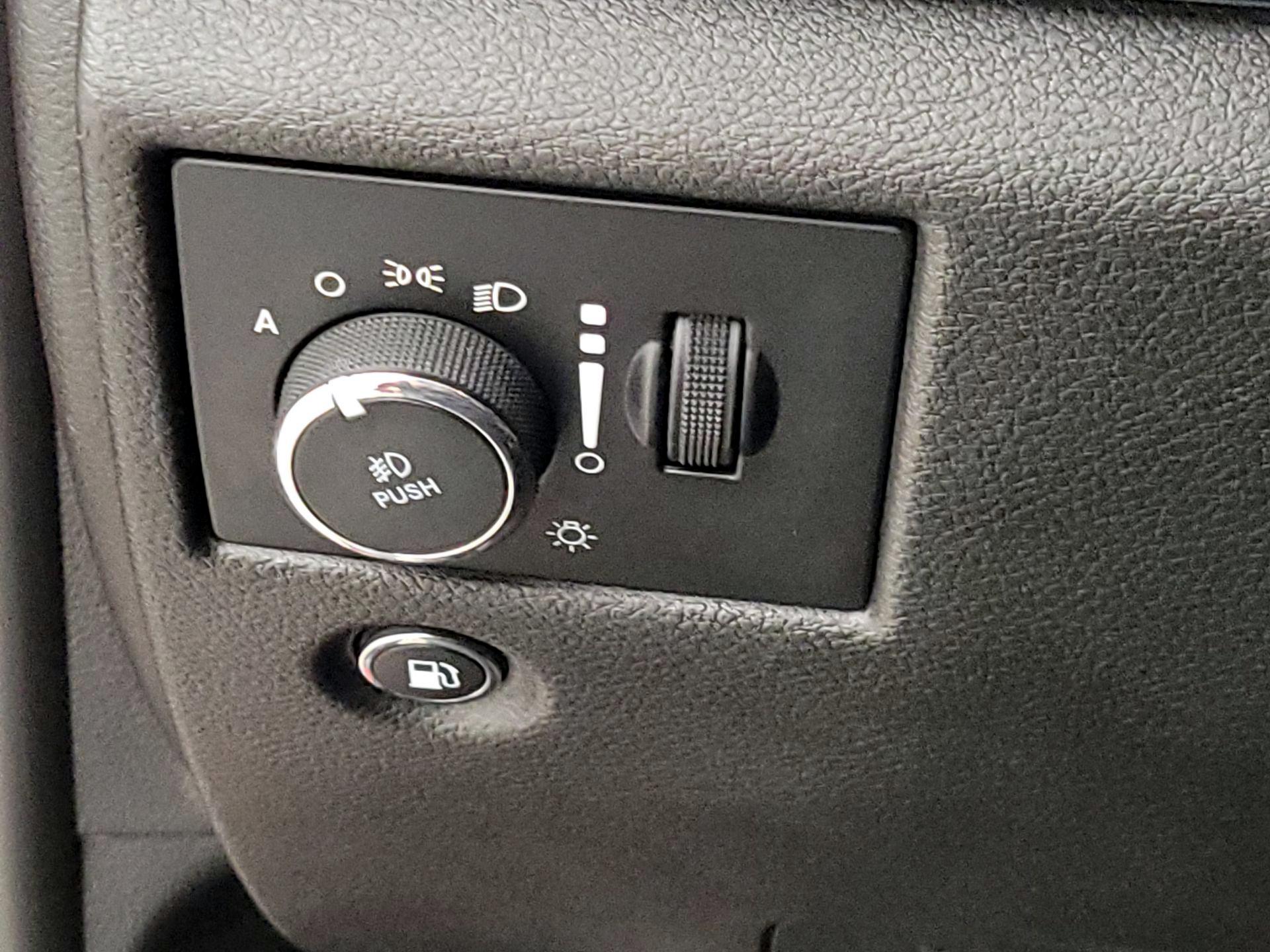 Thumbnail: 2018 Jeep Grand Cherokee - 11