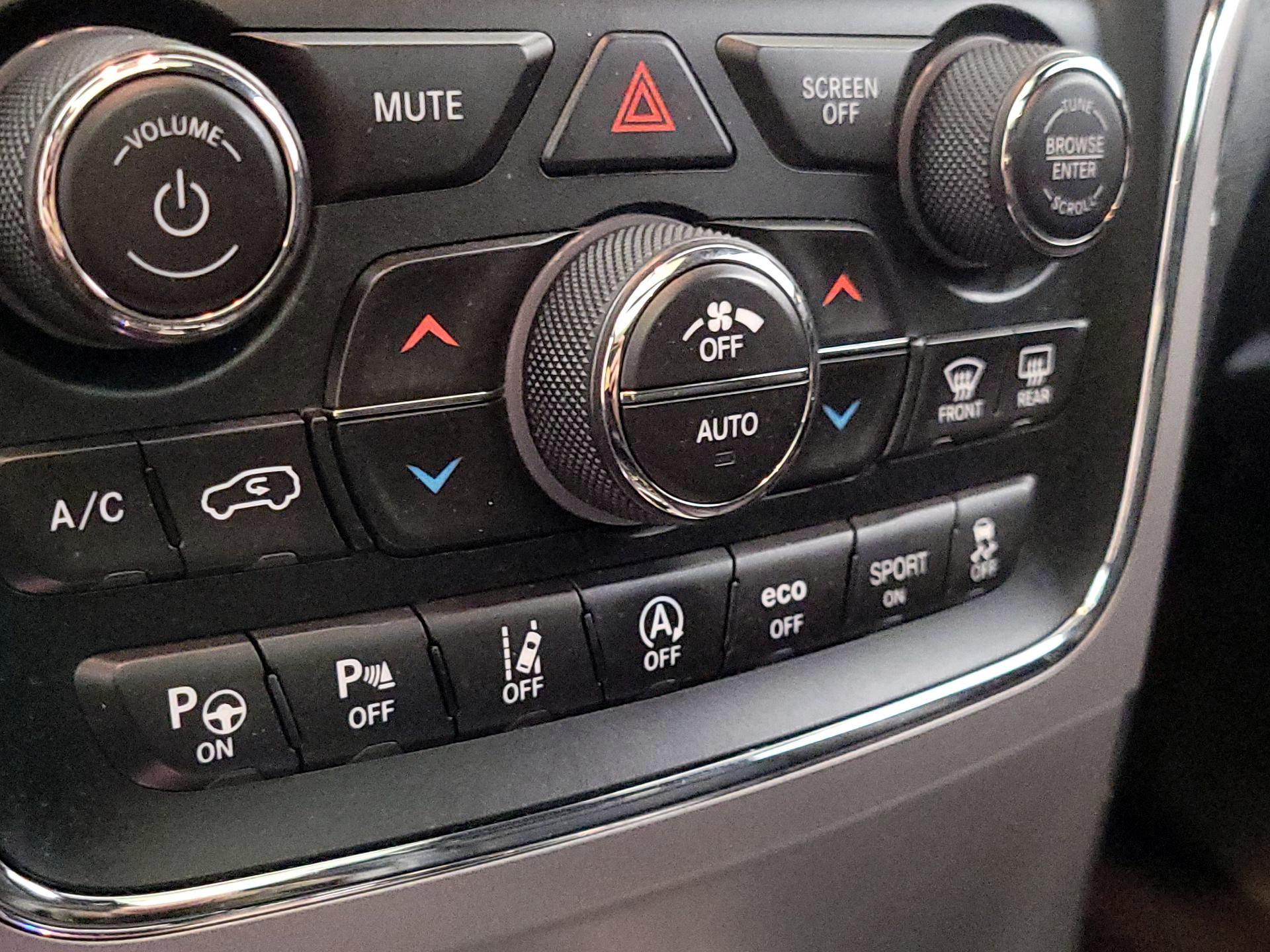 Thumbnail: 2018 Jeep Grand Cherokee - 14