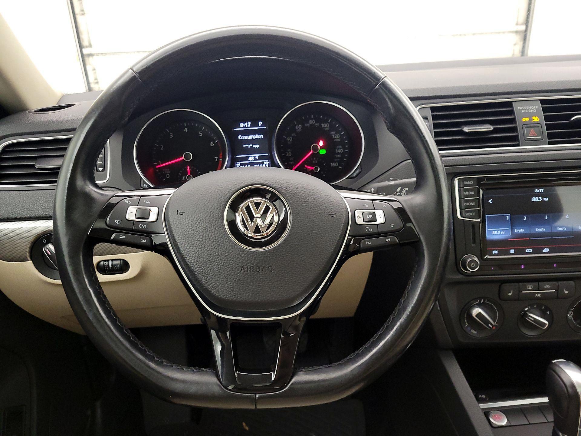 Thumbnail: 2017 Volkswagen Jetta - 10