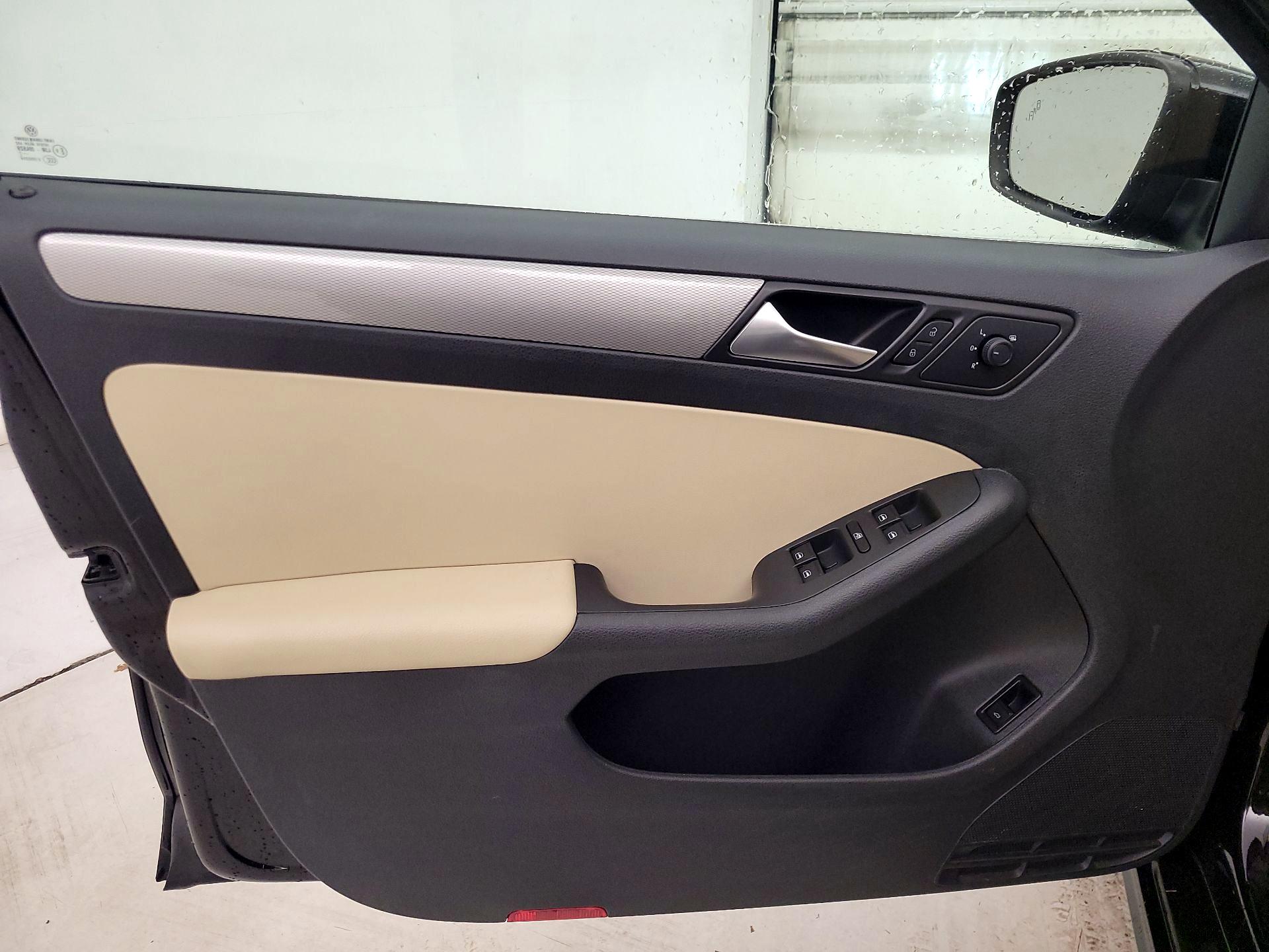 Thumbnail: 2017 Volkswagen Jetta - 12