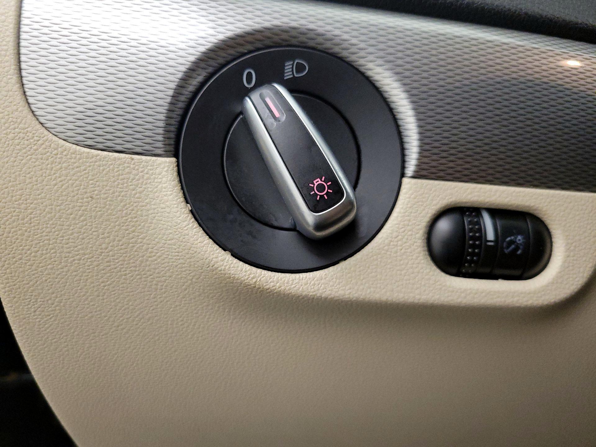 Thumbnail: 2017 Volkswagen Jetta - 13