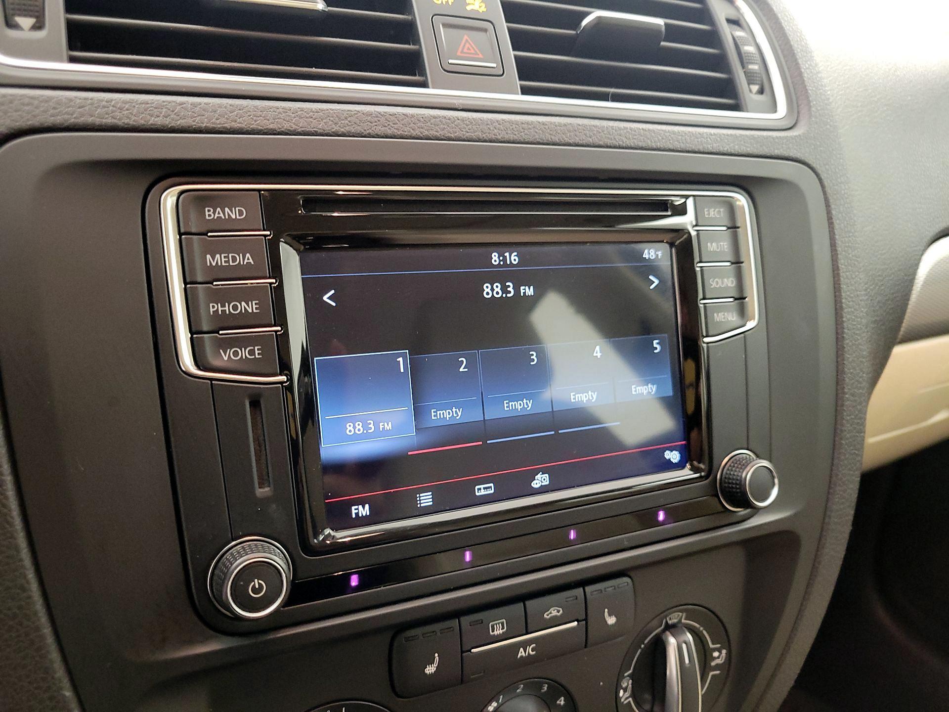 Thumbnail: 2017 Volkswagen Jetta - 15