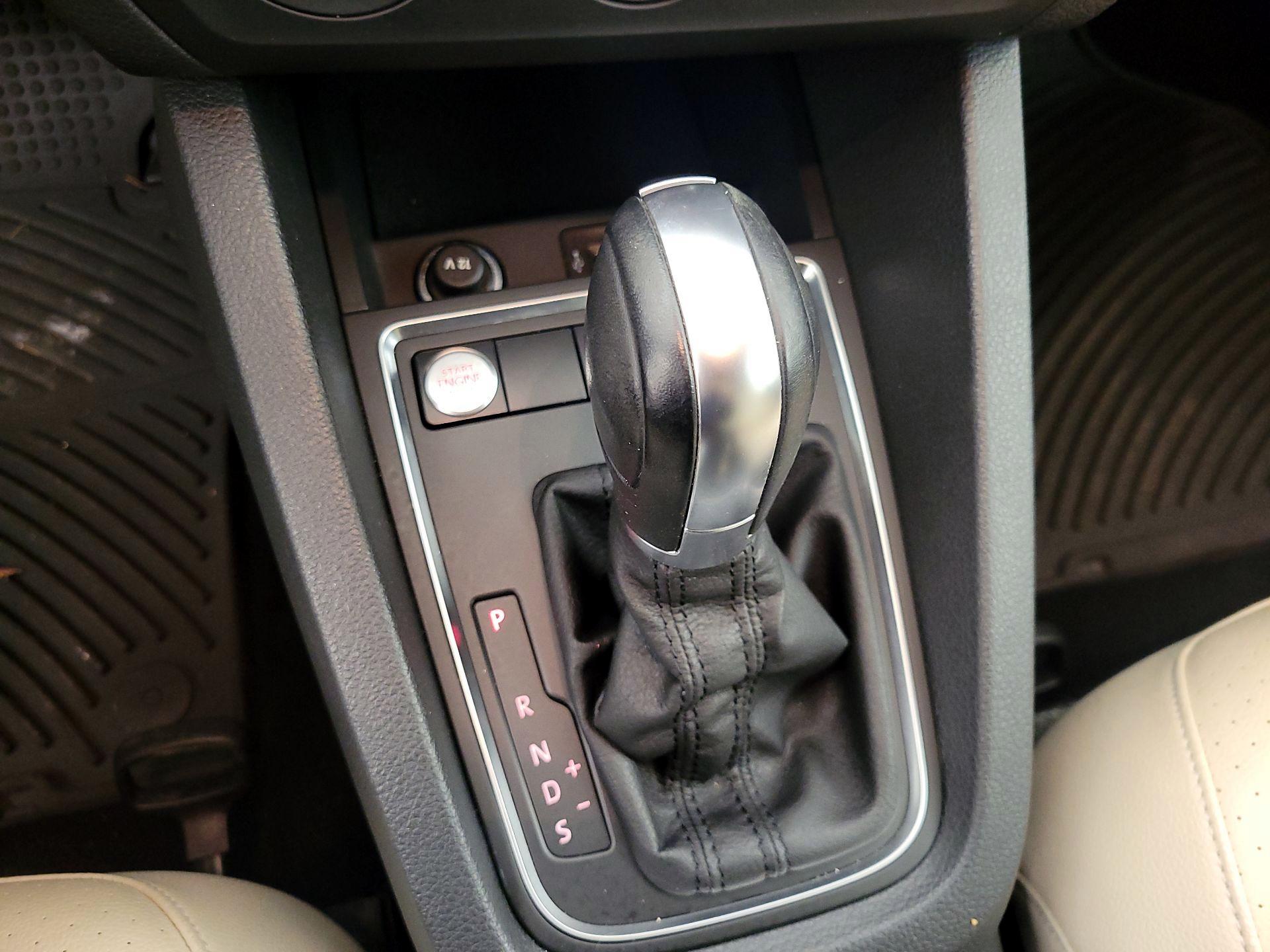 Thumbnail: 2017 Volkswagen Jetta - 17