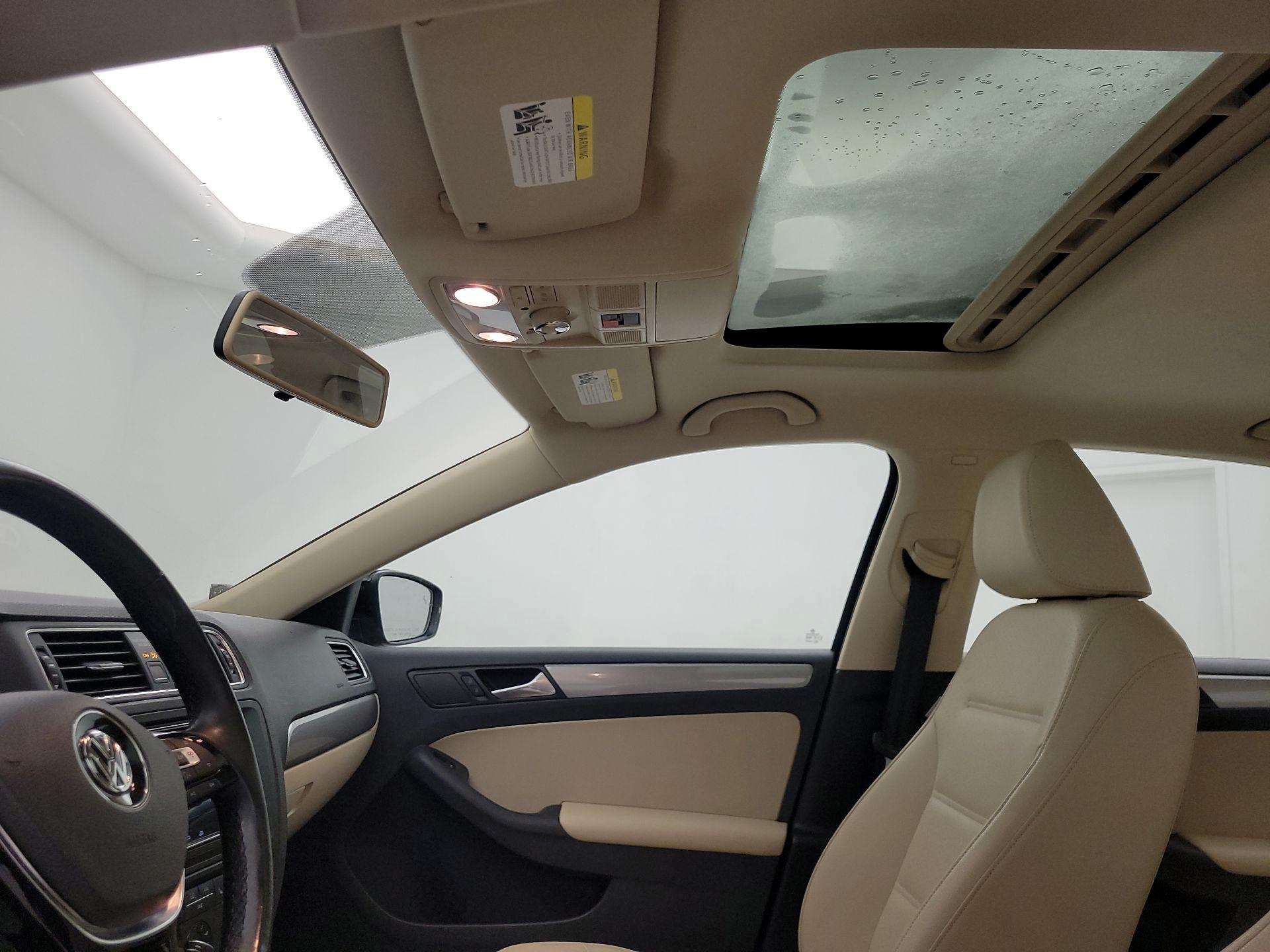 Thumbnail: 2017 Volkswagen Jetta - 18