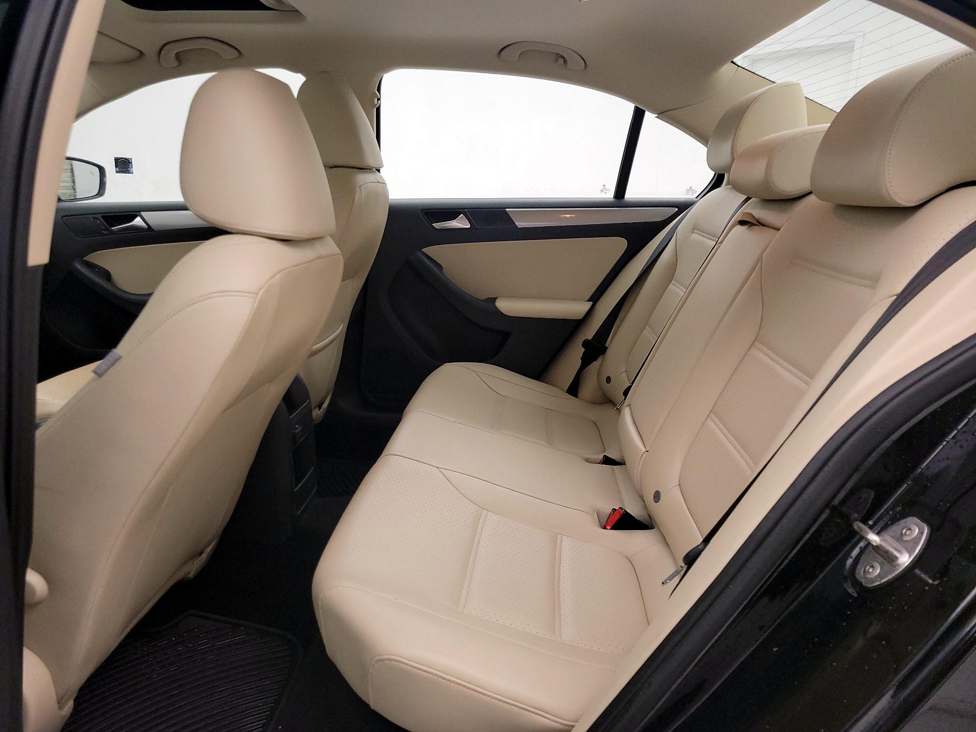 Thumbnail: 2017 Volkswagen Jetta - 19