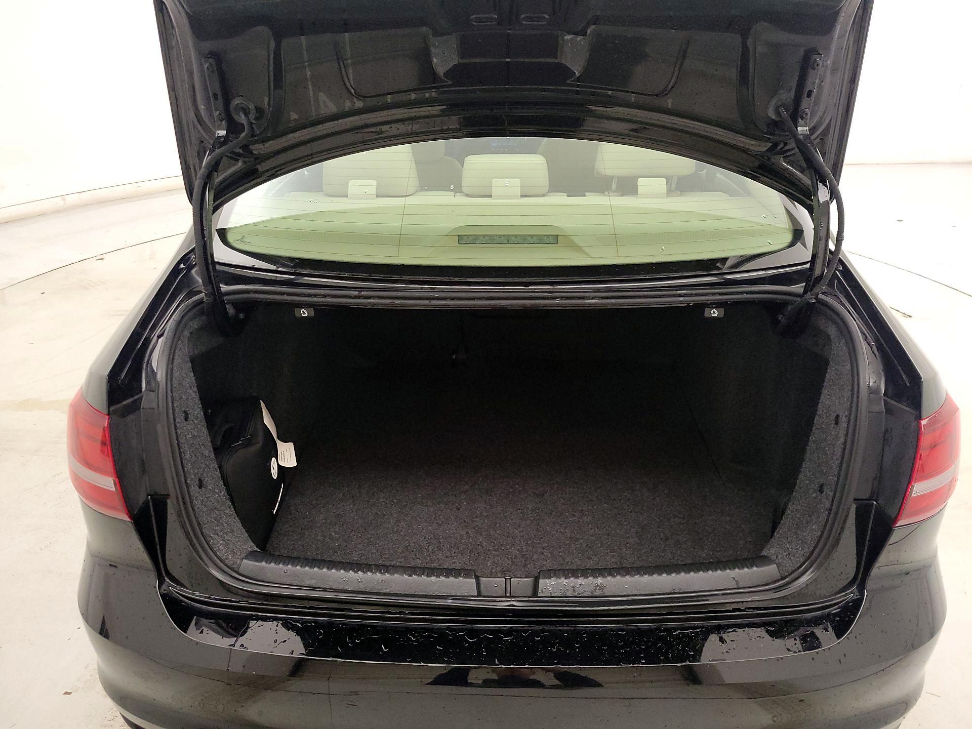 Thumbnail: 2017 Volkswagen Jetta - 20