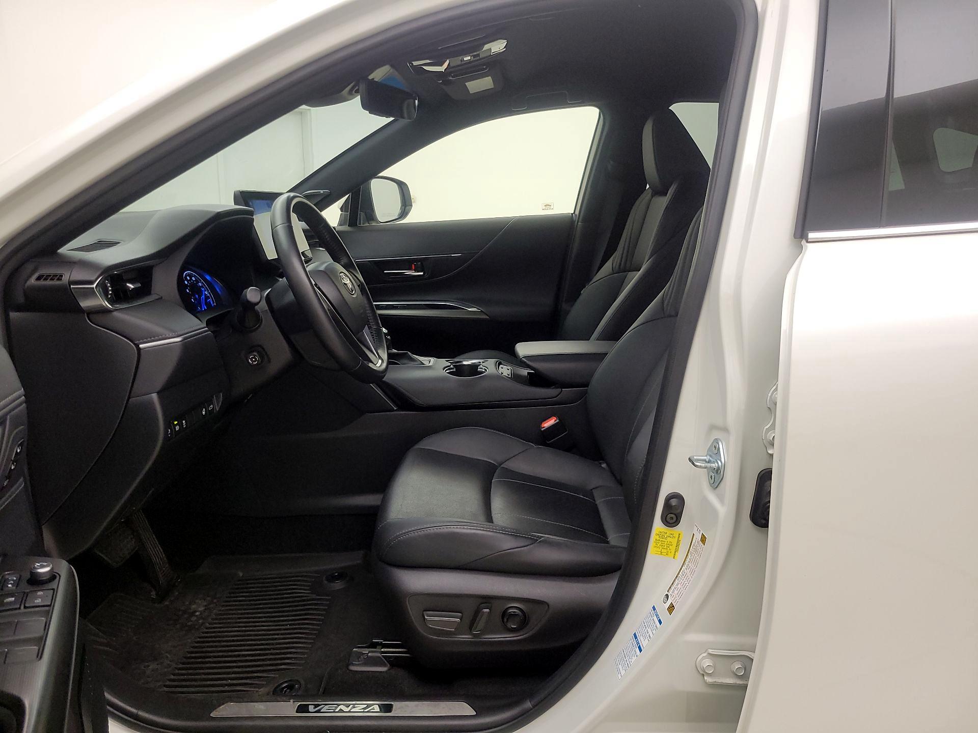 Thumbnail: 2021 Toyota Venza - 11