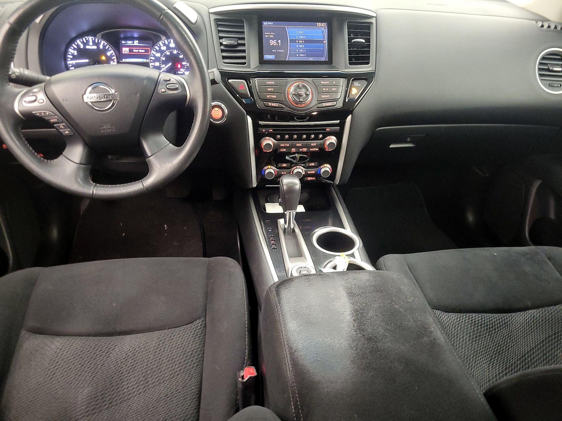 Thumbnail: 2016 Nissan Pathfinder - 9