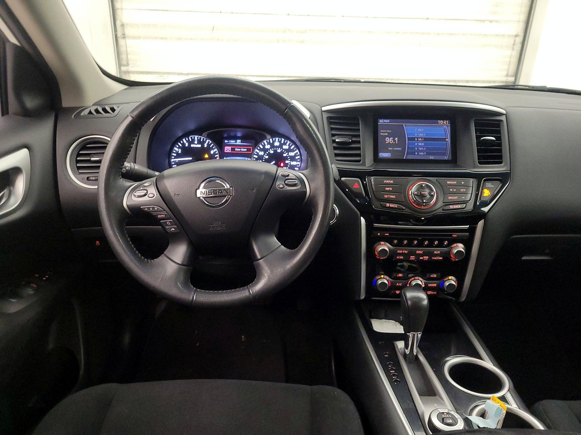 Thumbnail: 2016 Nissan Pathfinder - 10