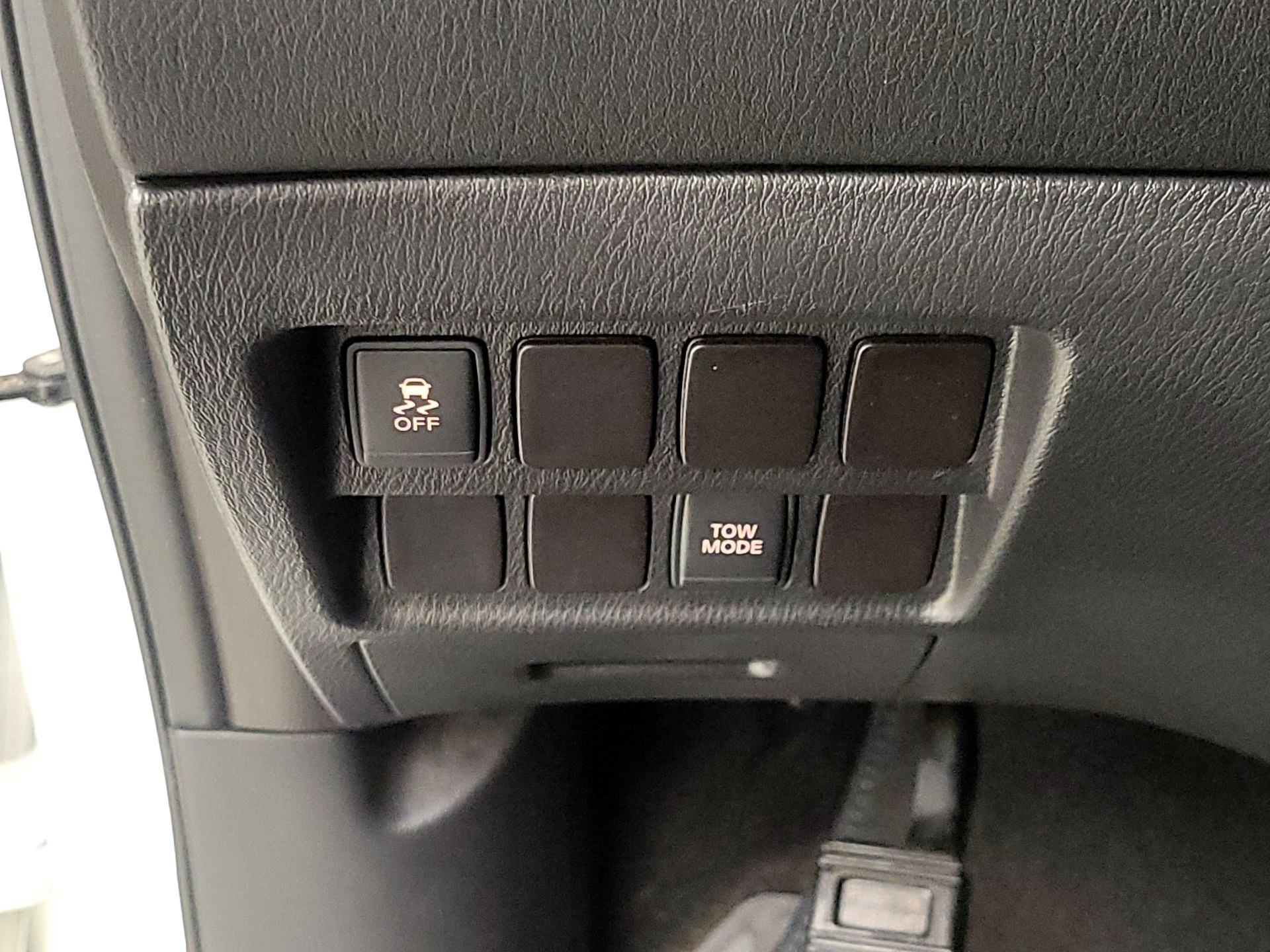 Thumbnail: 2016 Nissan Pathfinder - 13