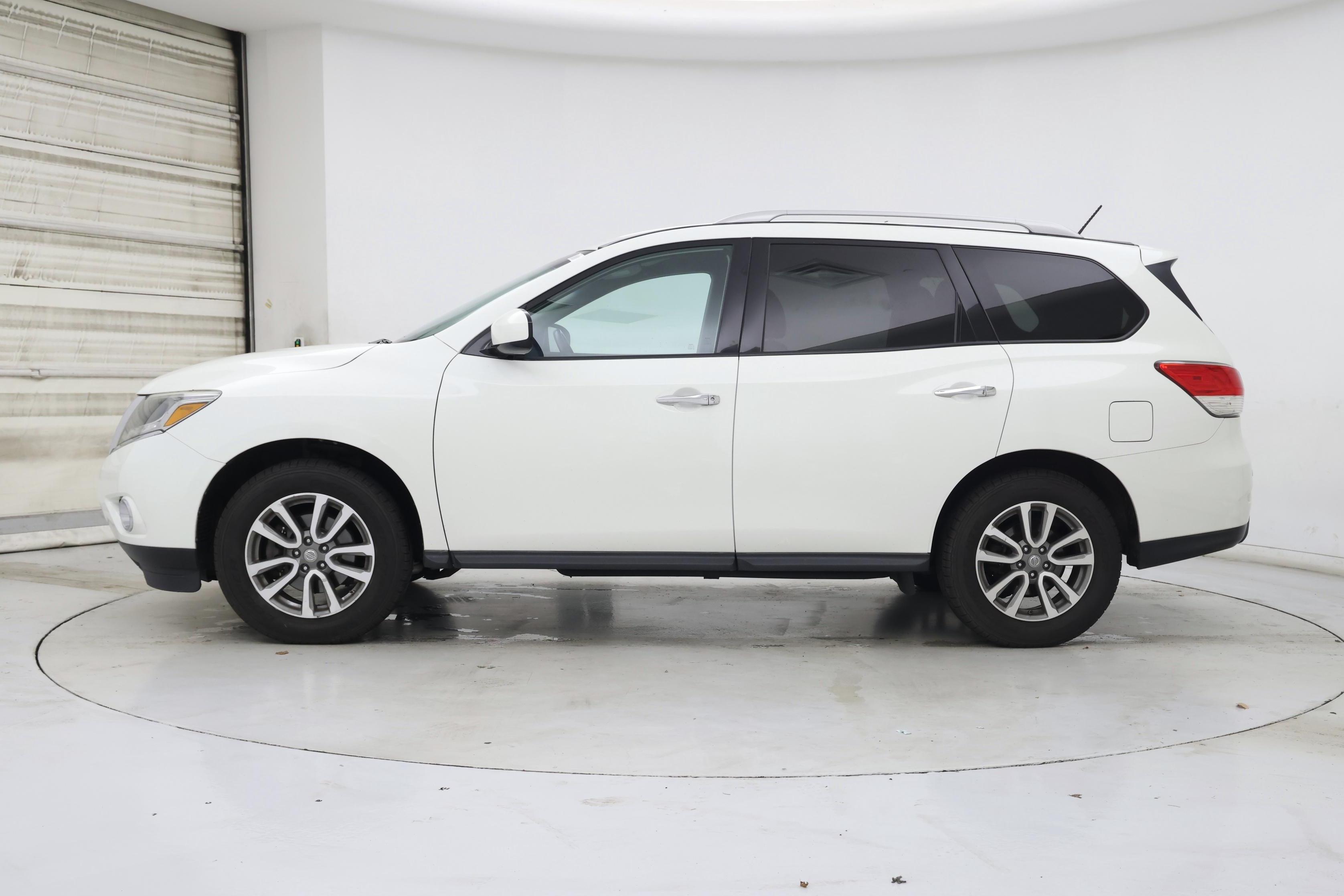 Thumbnail: 2016 Nissan Pathfinder - 3