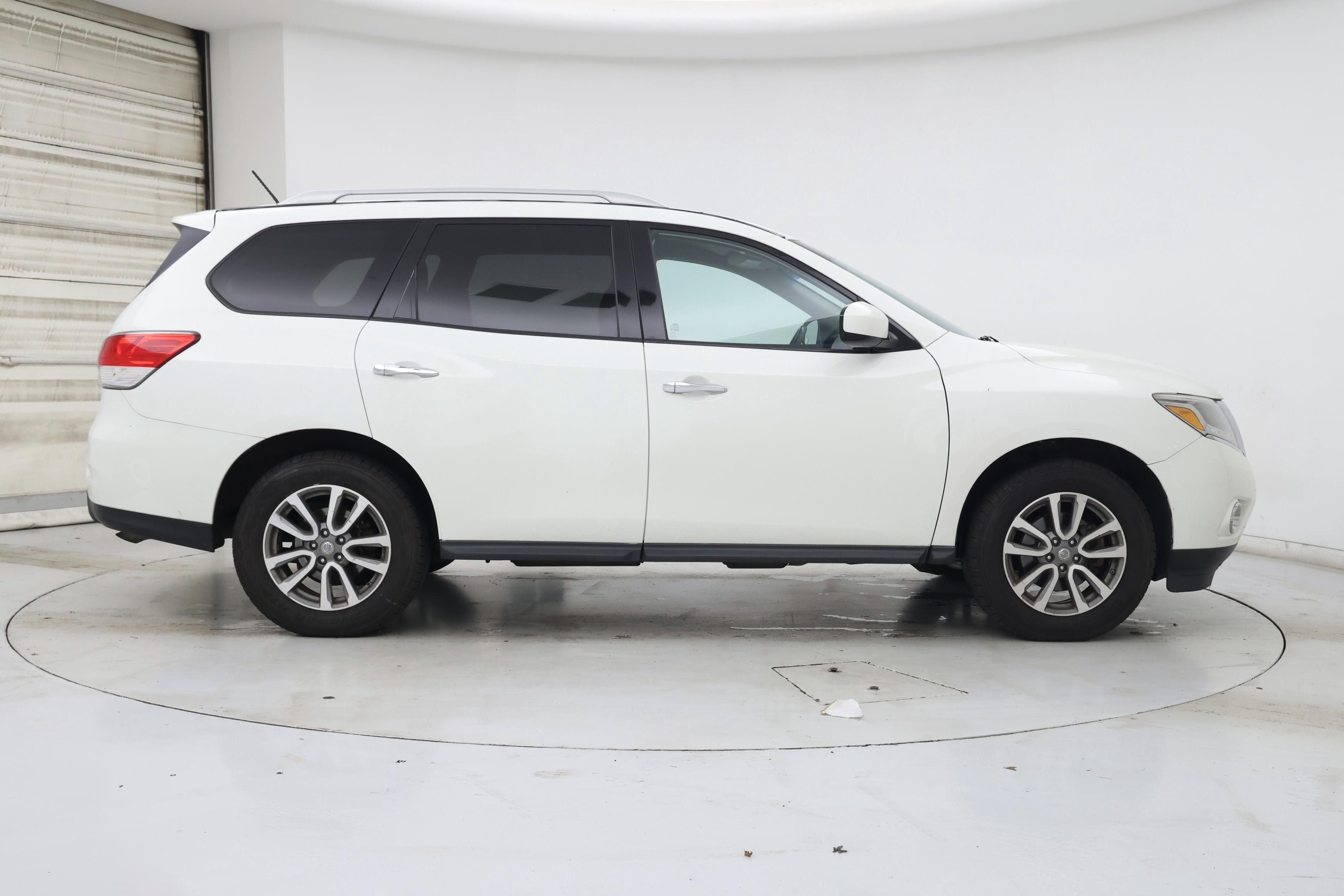 Thumbnail: 2016 Nissan Pathfinder - 7