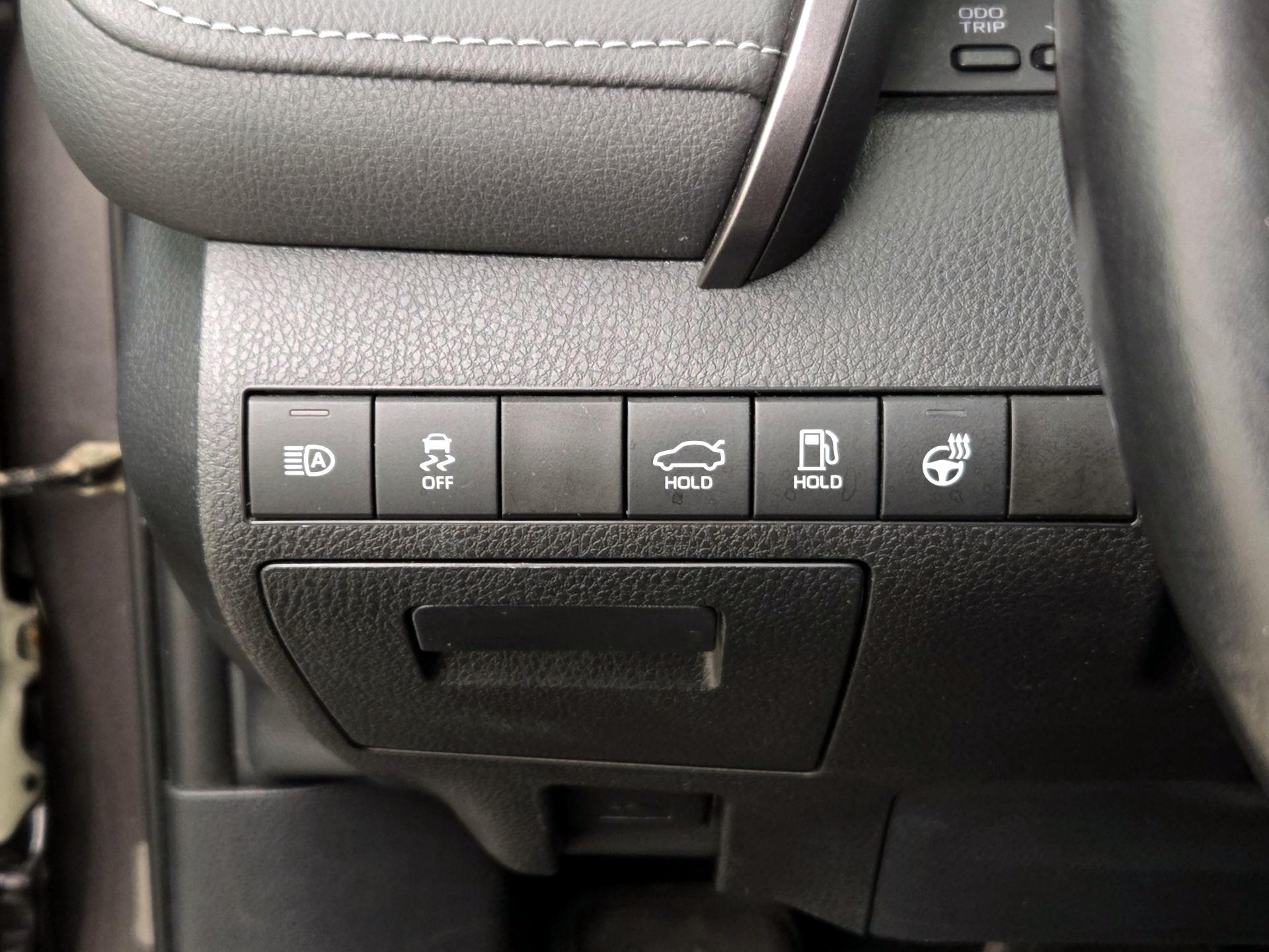 Thumbnail: 2022 Toyota Camry - 13