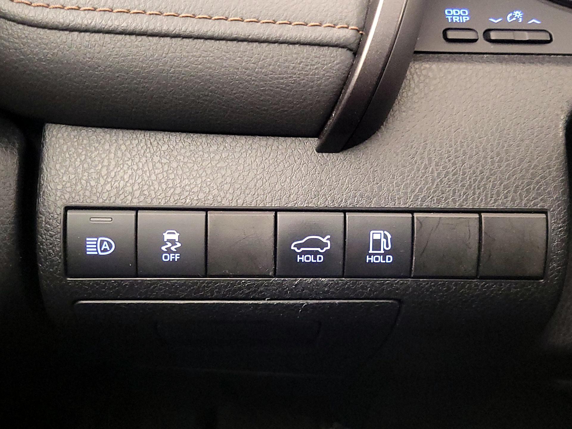 Thumbnail: 2019 Toyota Camry - 13