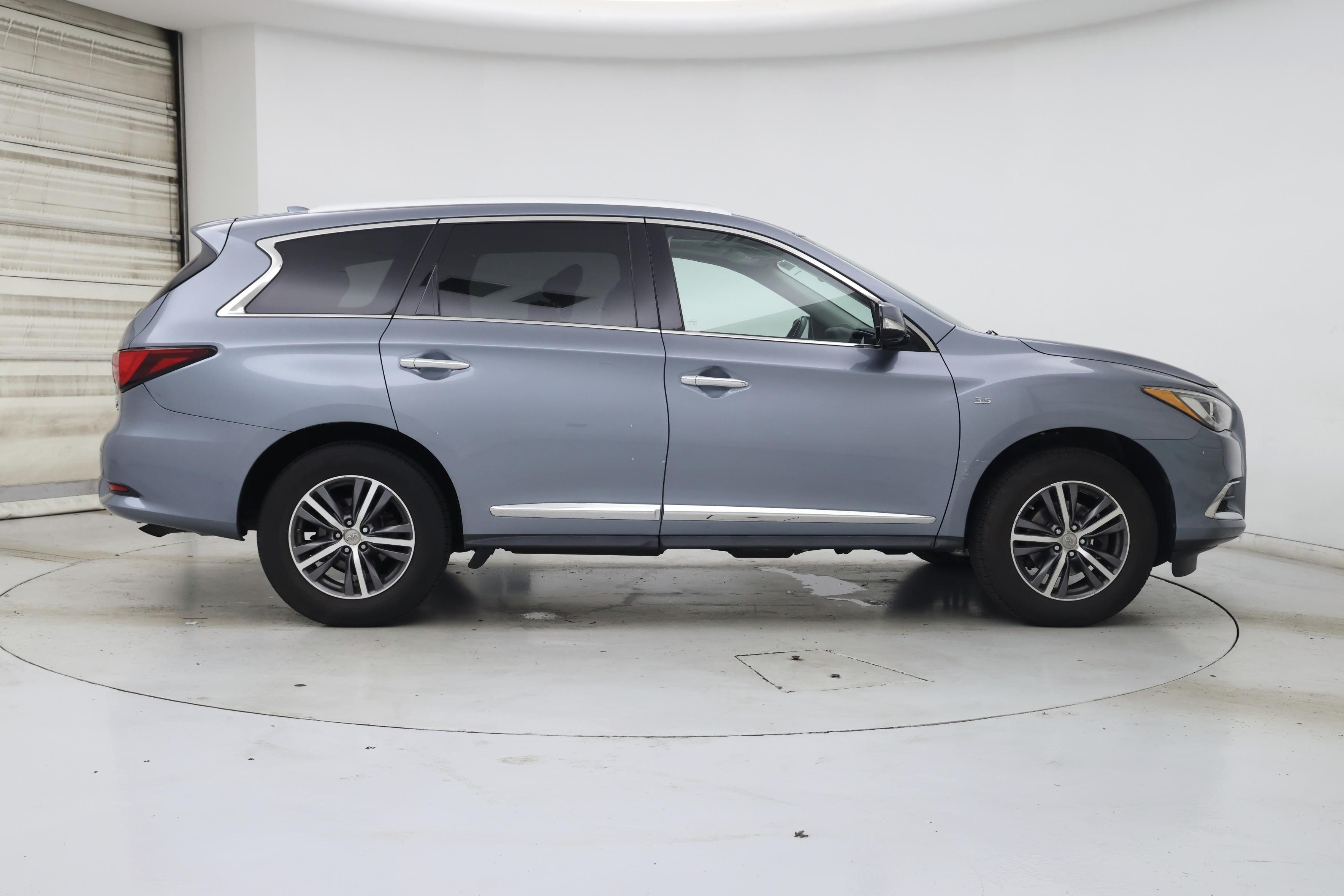 Thumbnail: 2017 INFINITI QX60 - 7