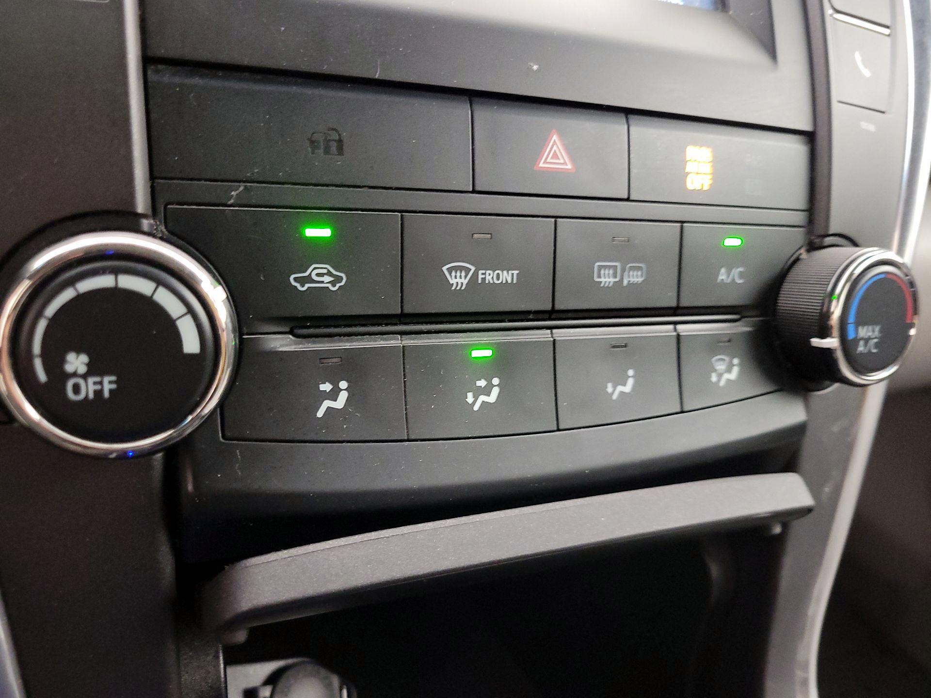 Thumbnail: 2015 Toyota Camry - 16