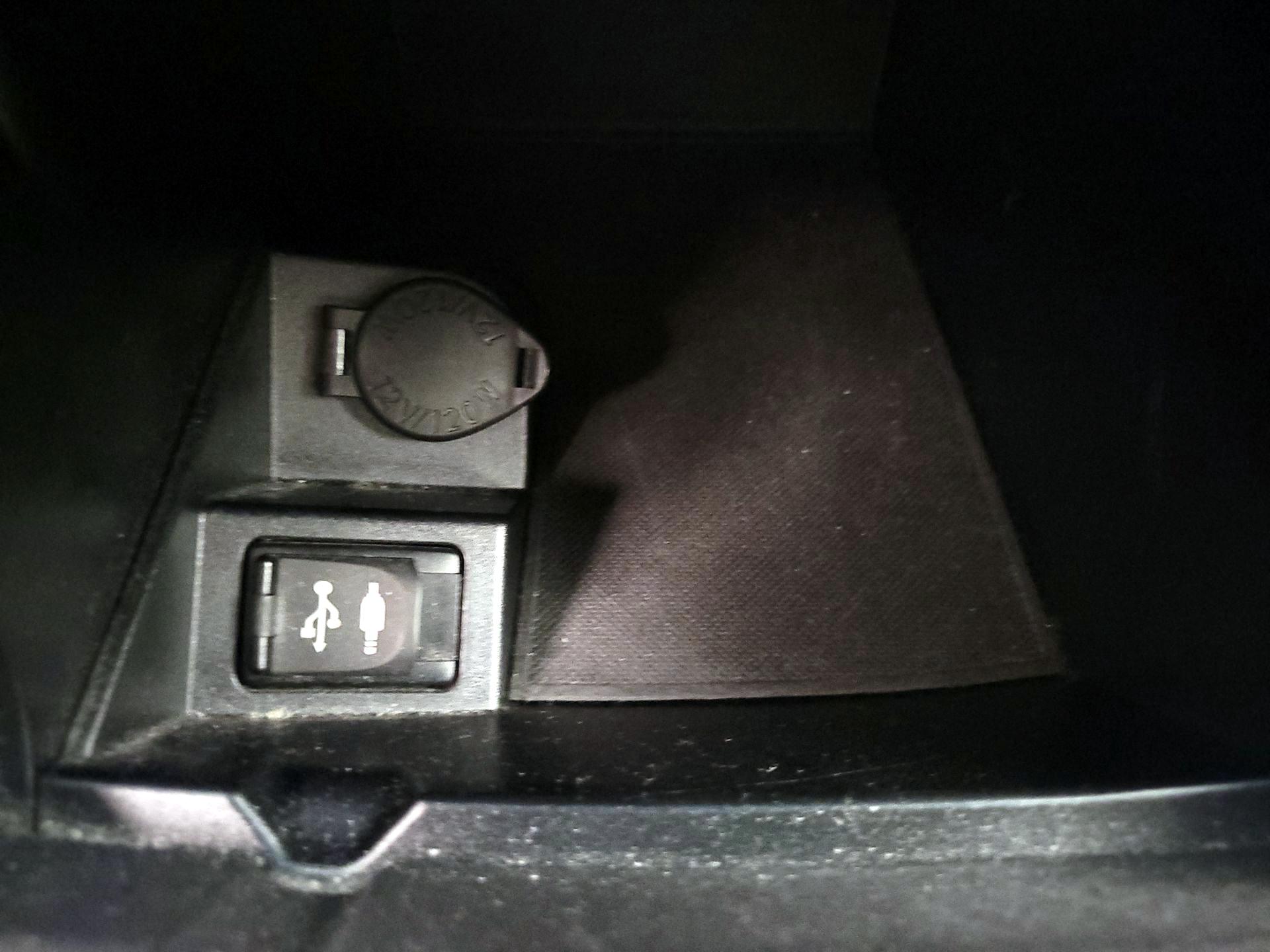 Thumbnail: 2015 Toyota Camry - 18