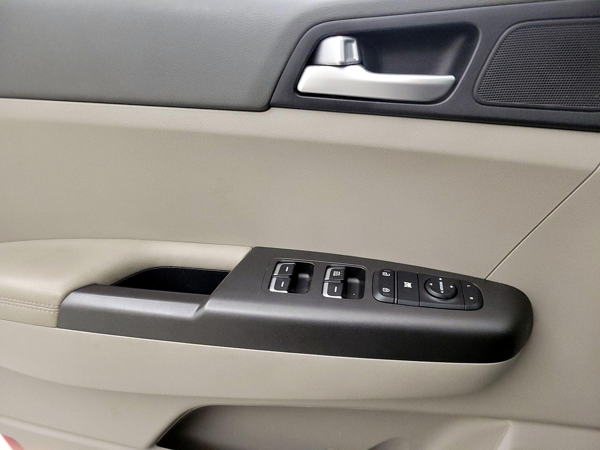 Thumbnail: 2019 Kia Sportage - 12