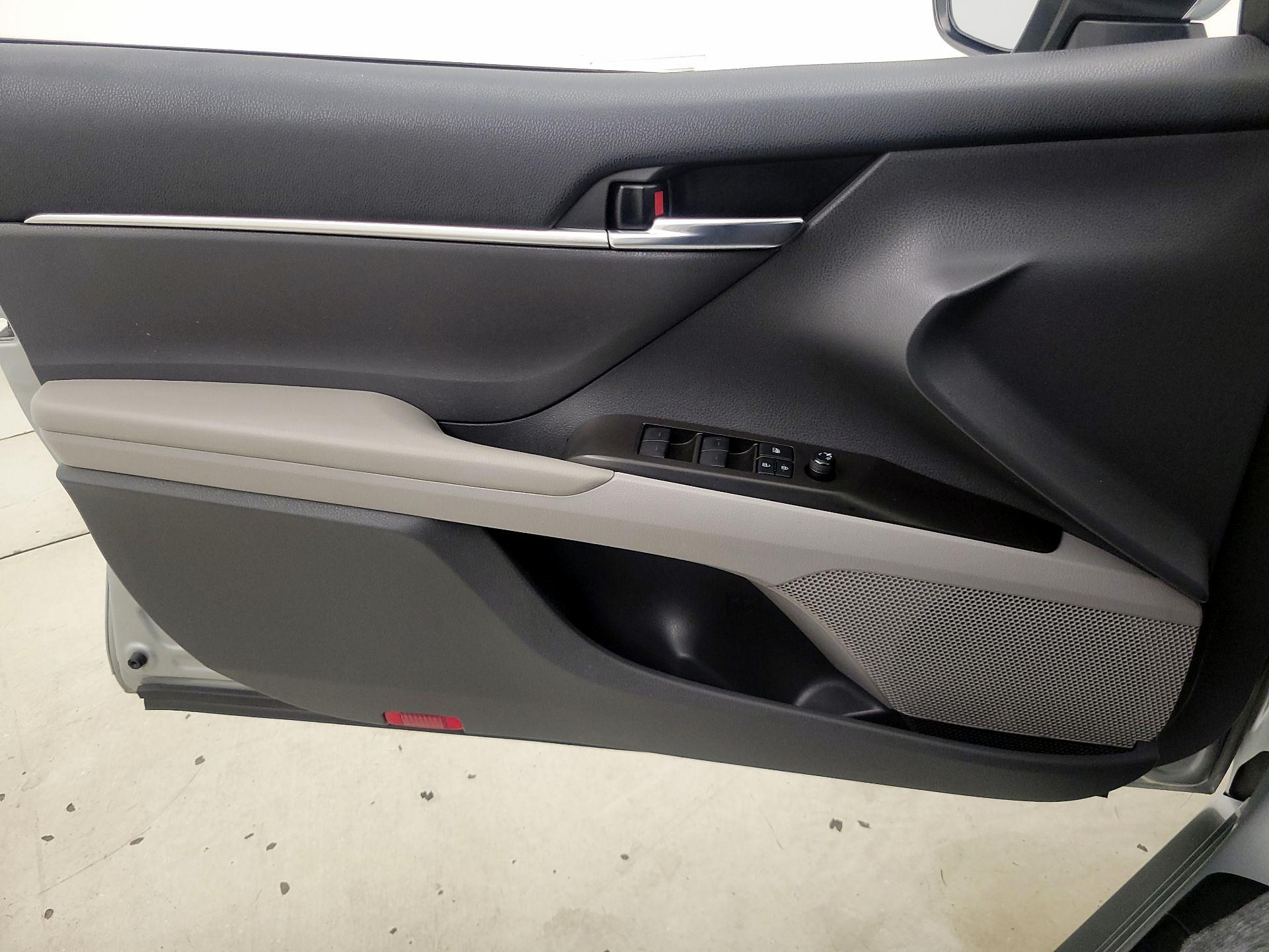 Thumbnail: 2021 Toyota Camry - 12