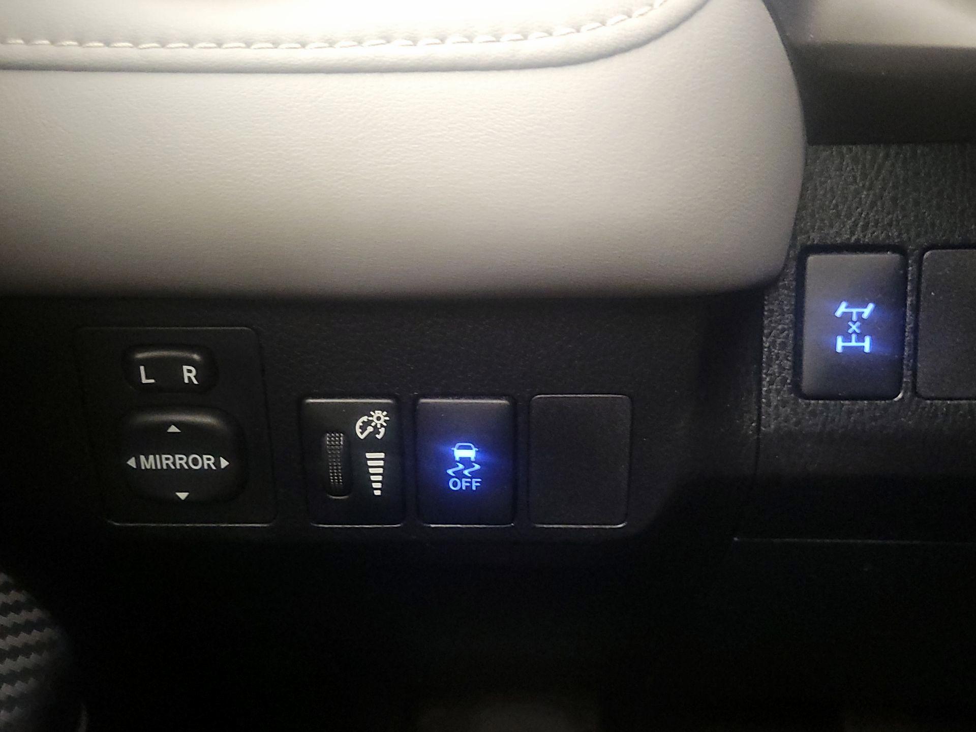 Thumbnail: 2014 Toyota RAV4 - 13