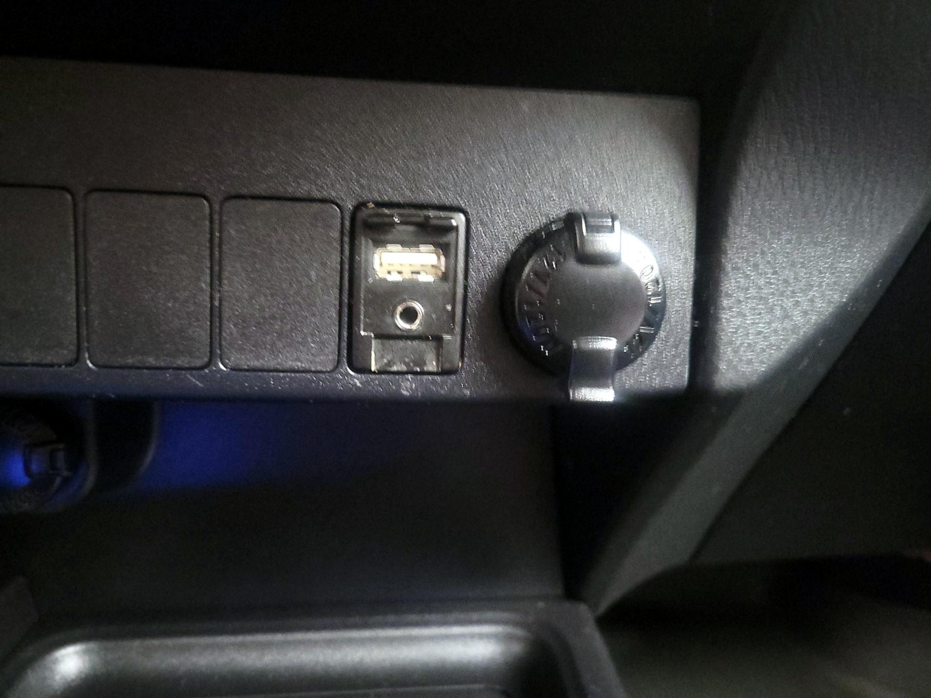 Thumbnail: 2014 Toyota RAV4 - 18