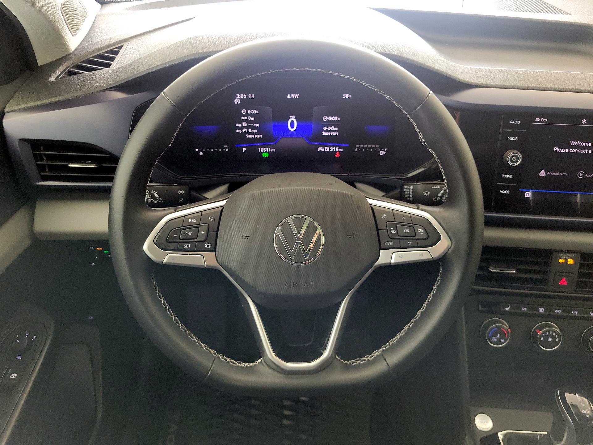 Thumbnail: 2022 Volkswagen Taos - 10