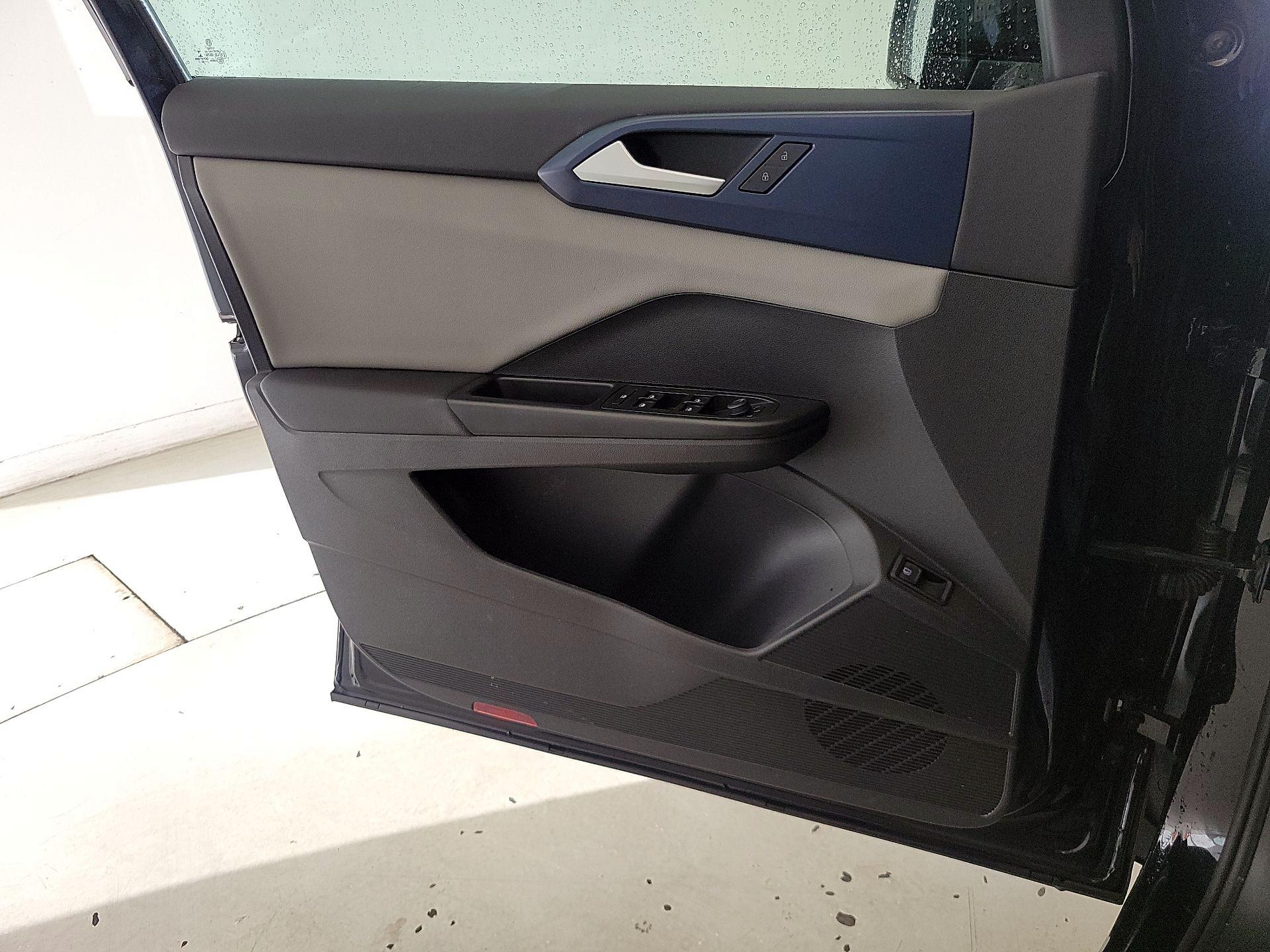 Thumbnail: 2022 Volkswagen Taos - 12