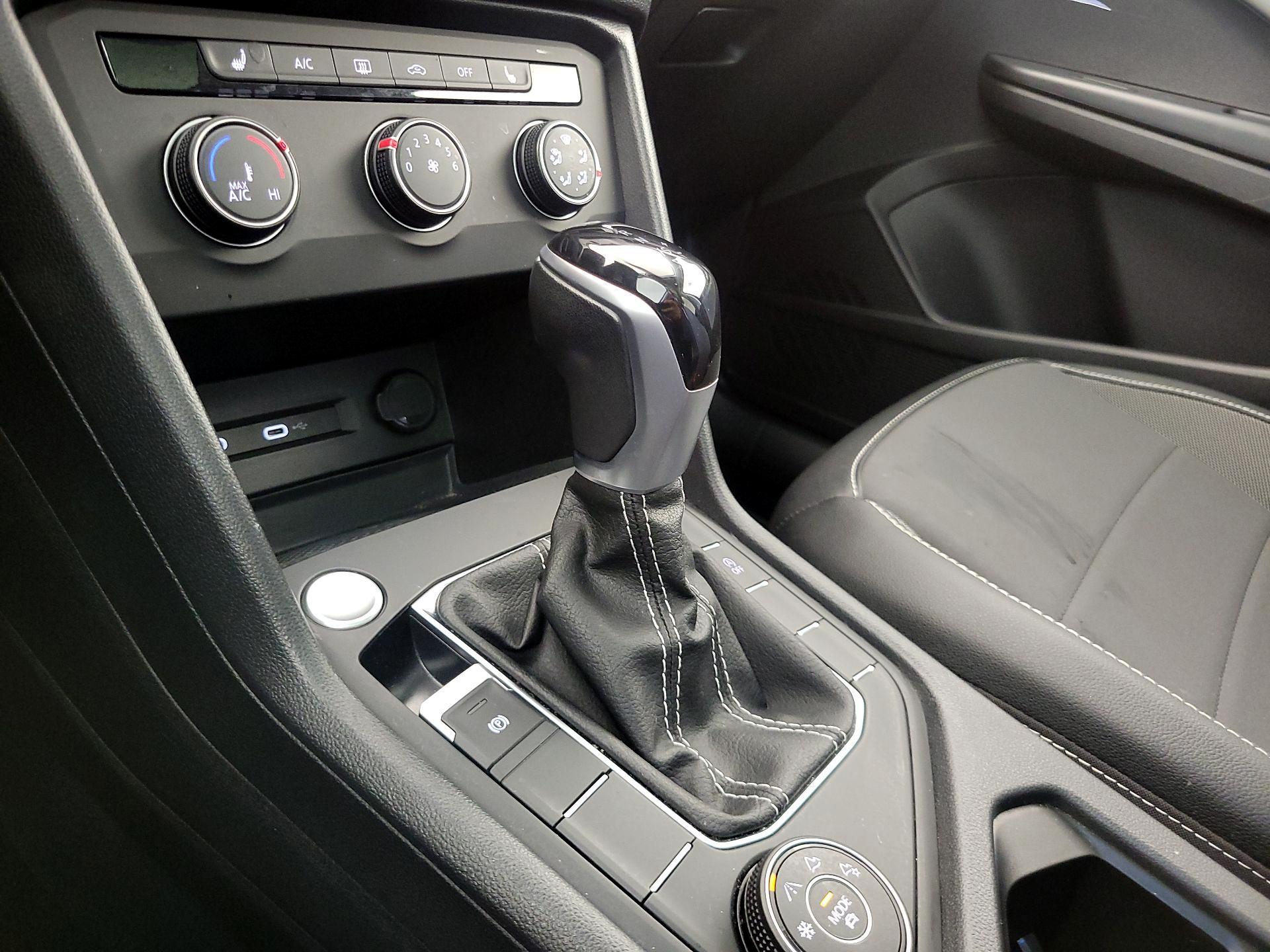 Thumbnail: 2022 Volkswagen Taos - 17