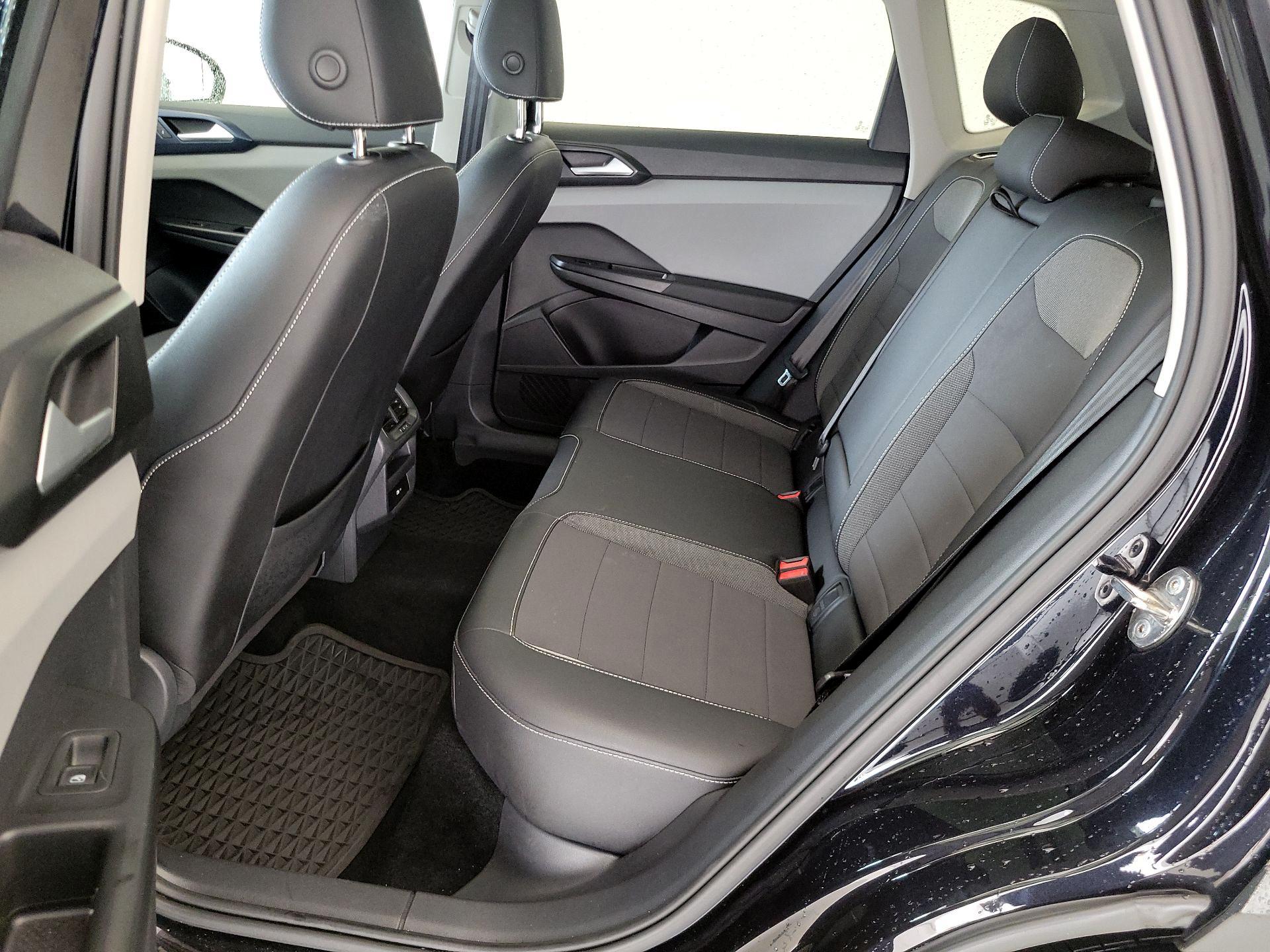 Thumbnail: 2022 Volkswagen Taos - 20