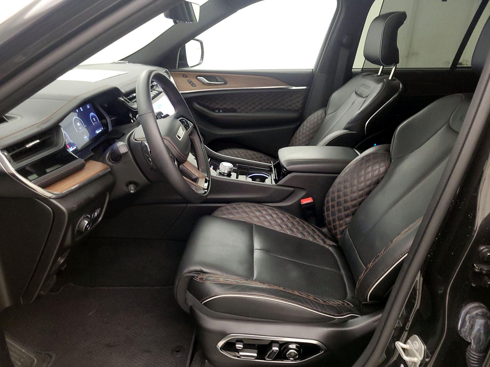 Thumbnail: 2023 Jeep Grand Cherokee - 11