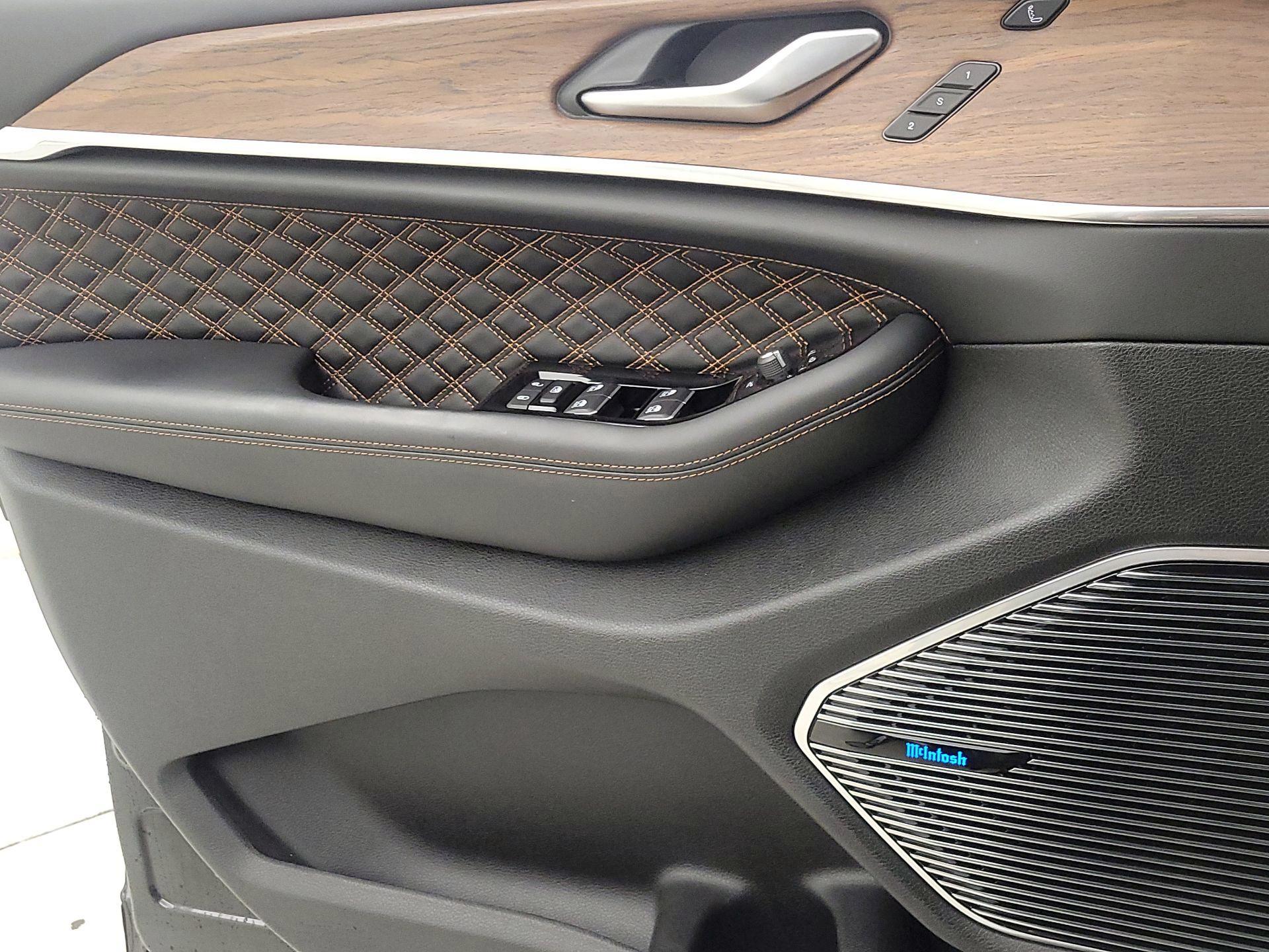 Thumbnail: 2023 Jeep Grand Cherokee - 12