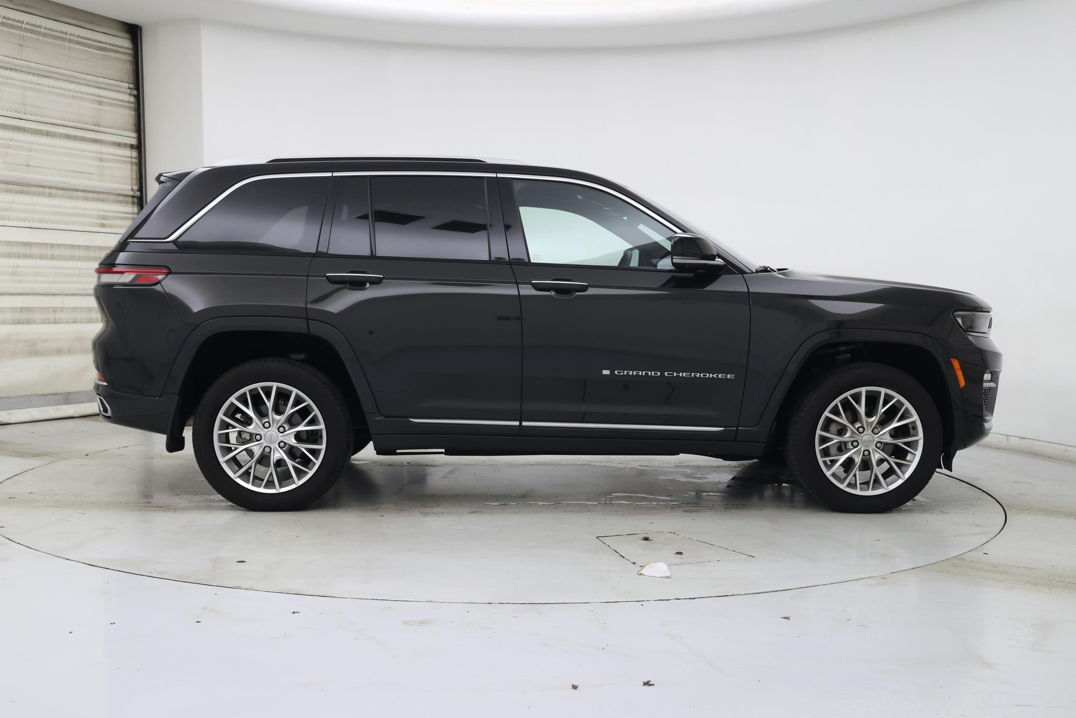 Thumbnail: 2023 Jeep Grand Cherokee - 7