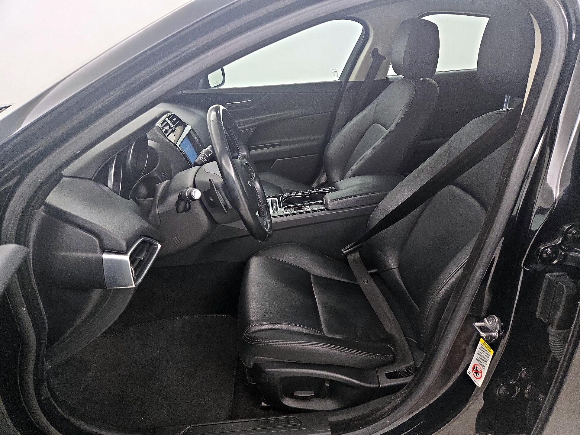 Thumbnail: 2017 Jaguar XE - 11