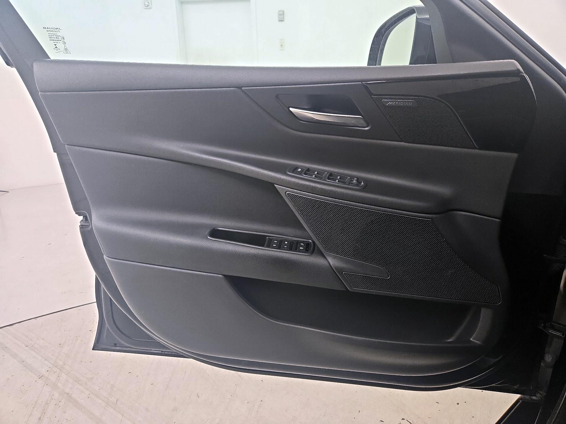 Thumbnail: 2017 Jaguar XE - 12