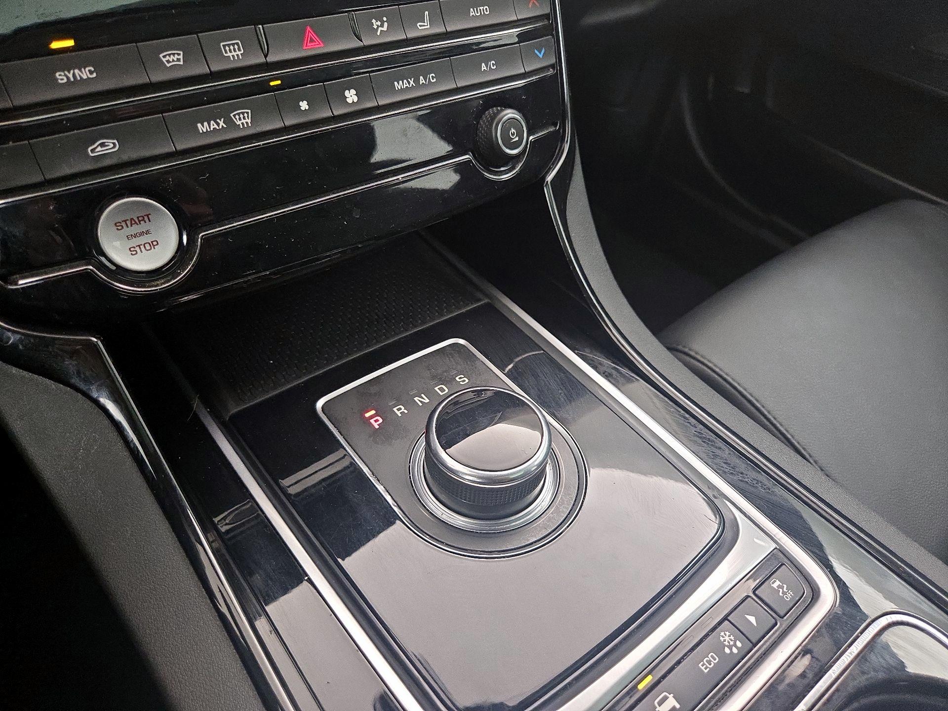 Thumbnail: 2017 Jaguar XE - 18