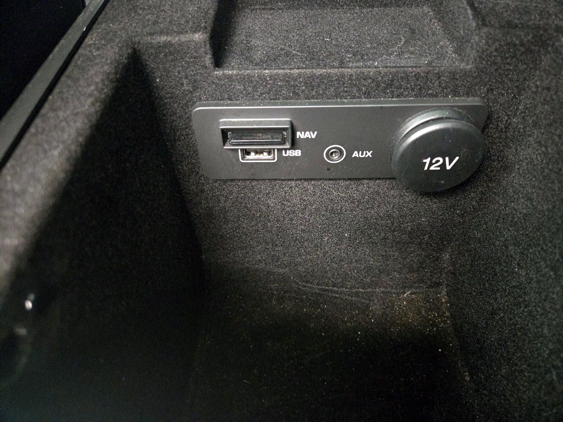 Thumbnail: 2017 Jaguar XE - 19