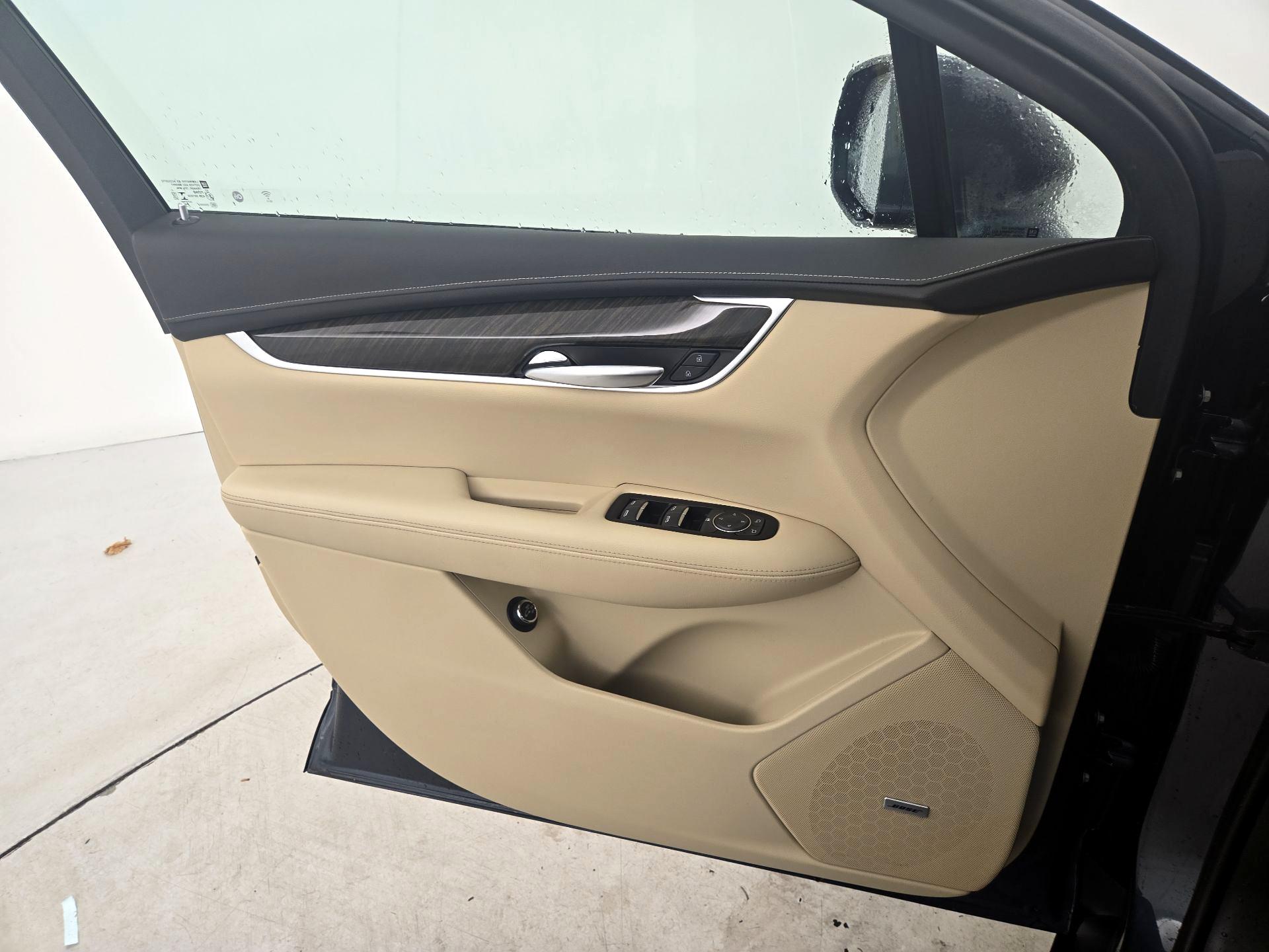 Thumbnail: 2019 Cadillac XT5 - 12