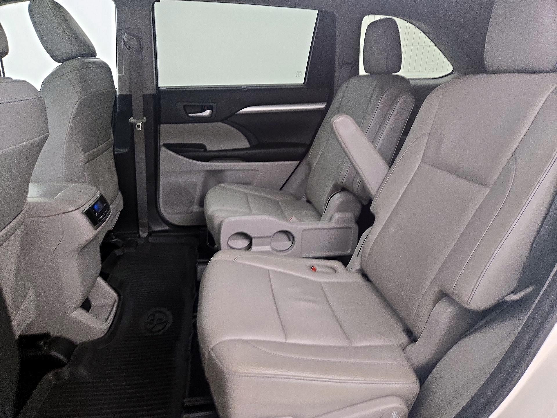 Thumbnail: 2017 Toyota Highlander - 20